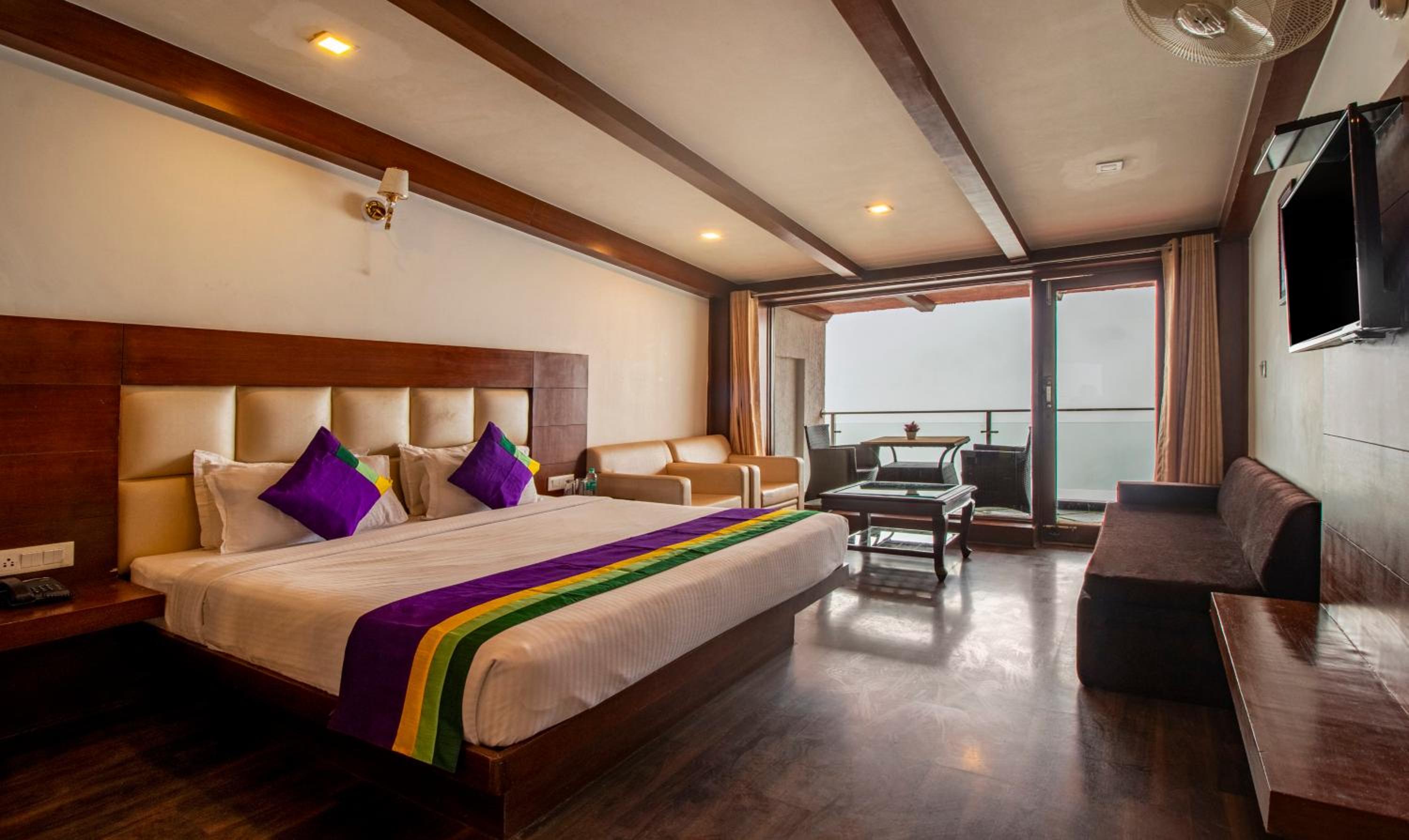 Deluxe Room With Balcony & Valley View photo 2