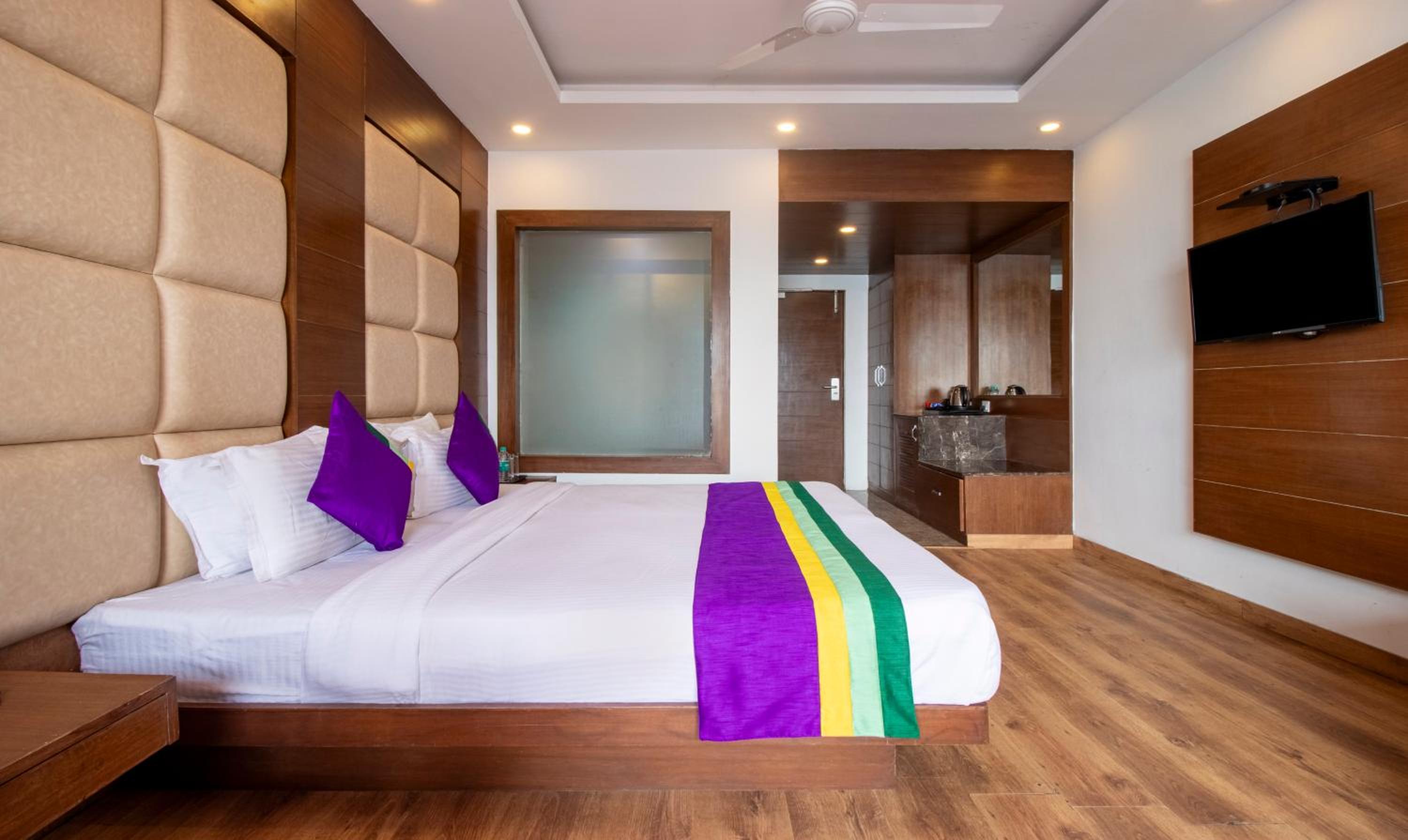 Standard Room With Wooden Flooring photo 2