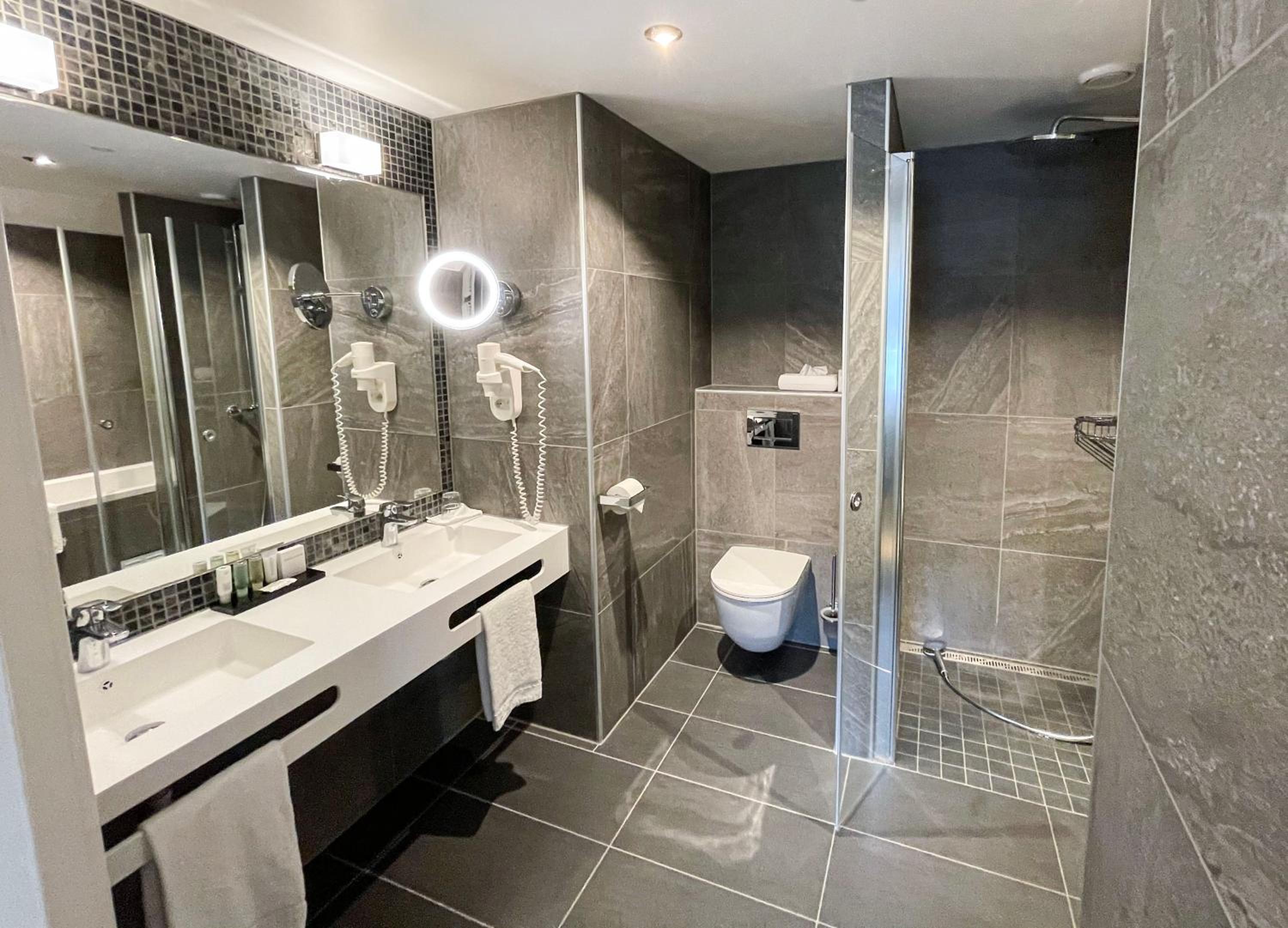 Suite - Photo 2