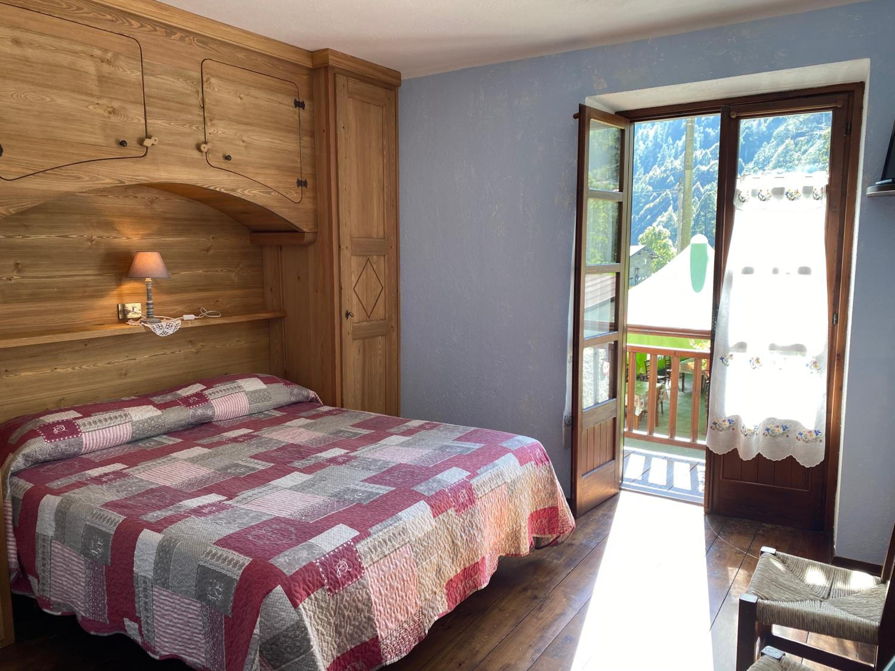 Double Room with Balcony - Photo 1
