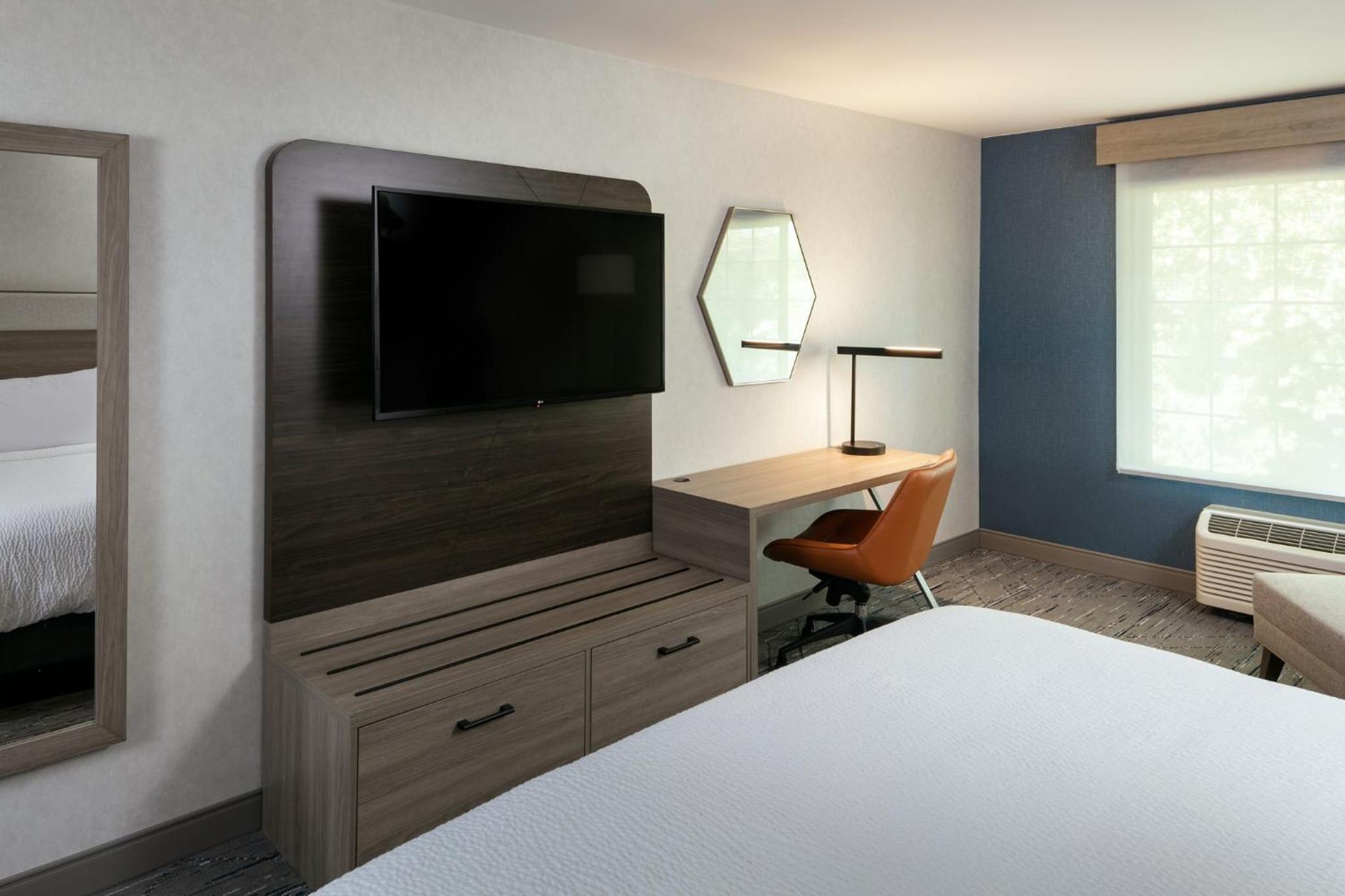 Standard King Room - Photo 4
