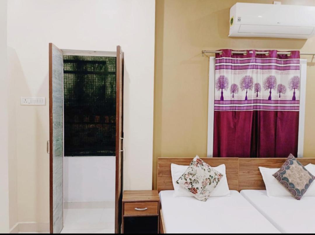 Double Room with Balcony - Photo 3