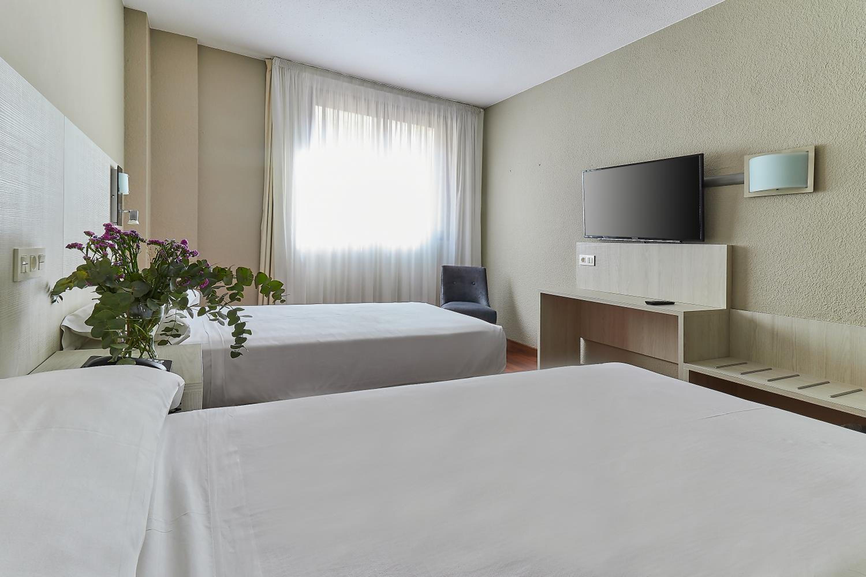 Double or Twin Room - Photo 6