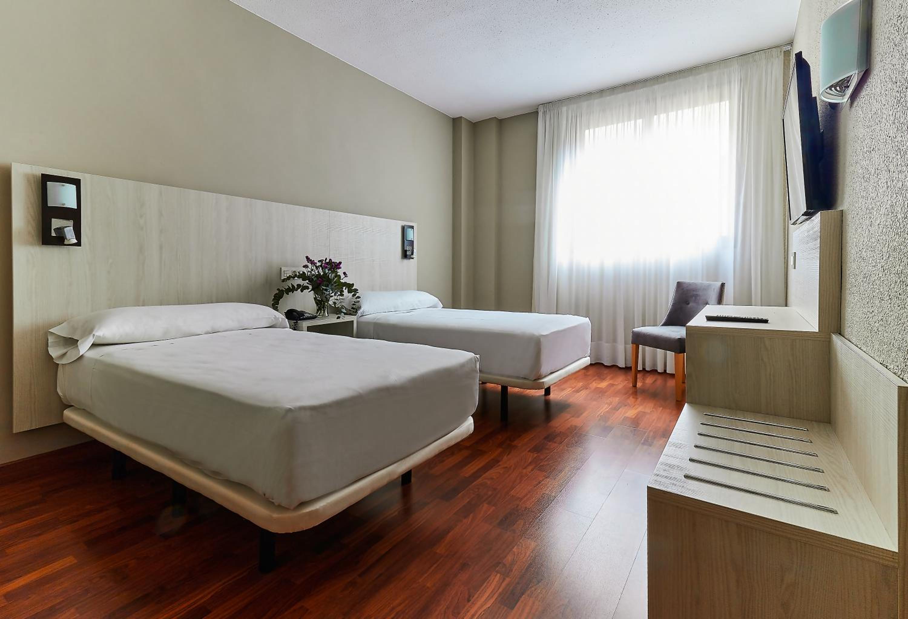 Double or Twin Room - Photo 7