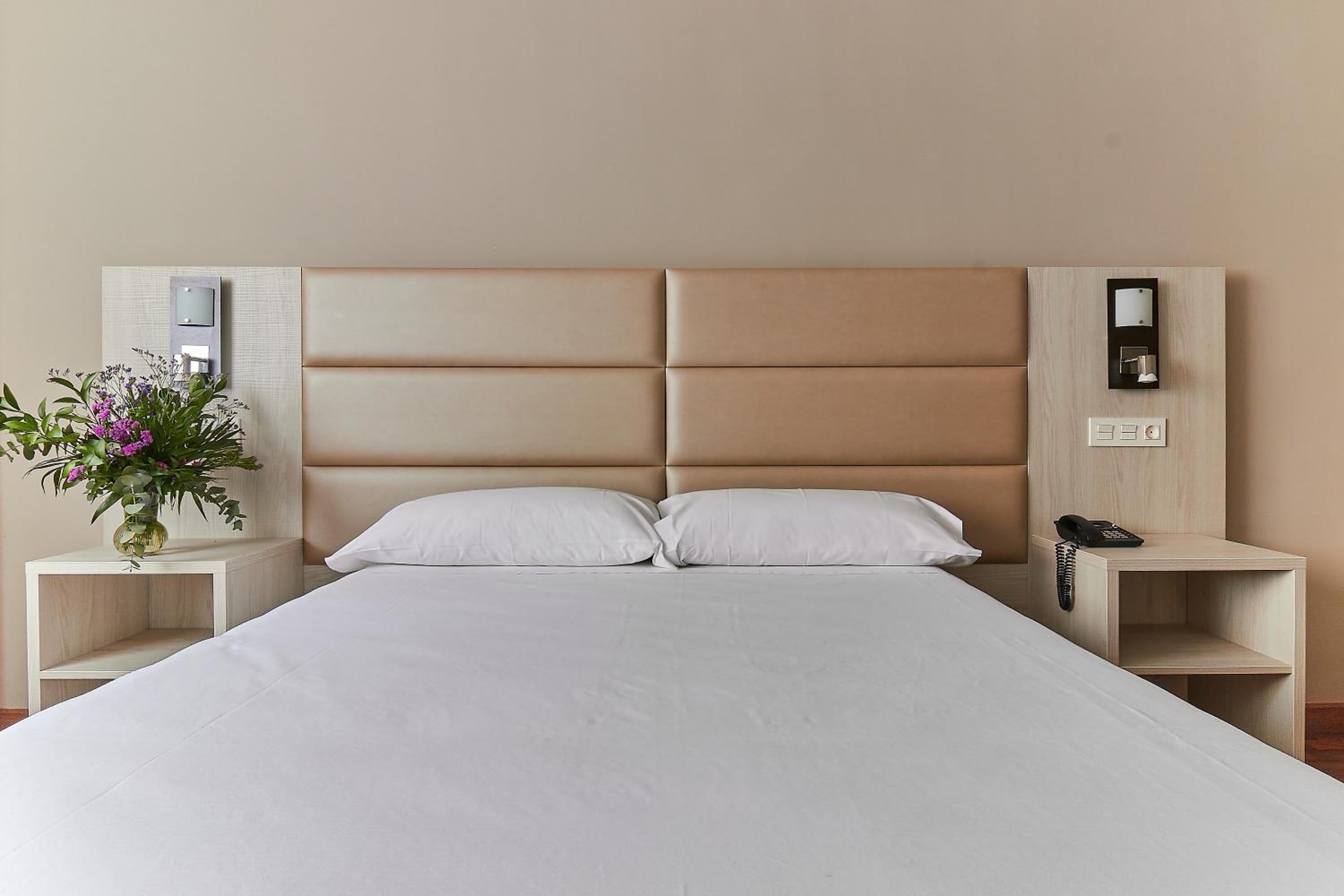 Double or Twin Room - Photo 8