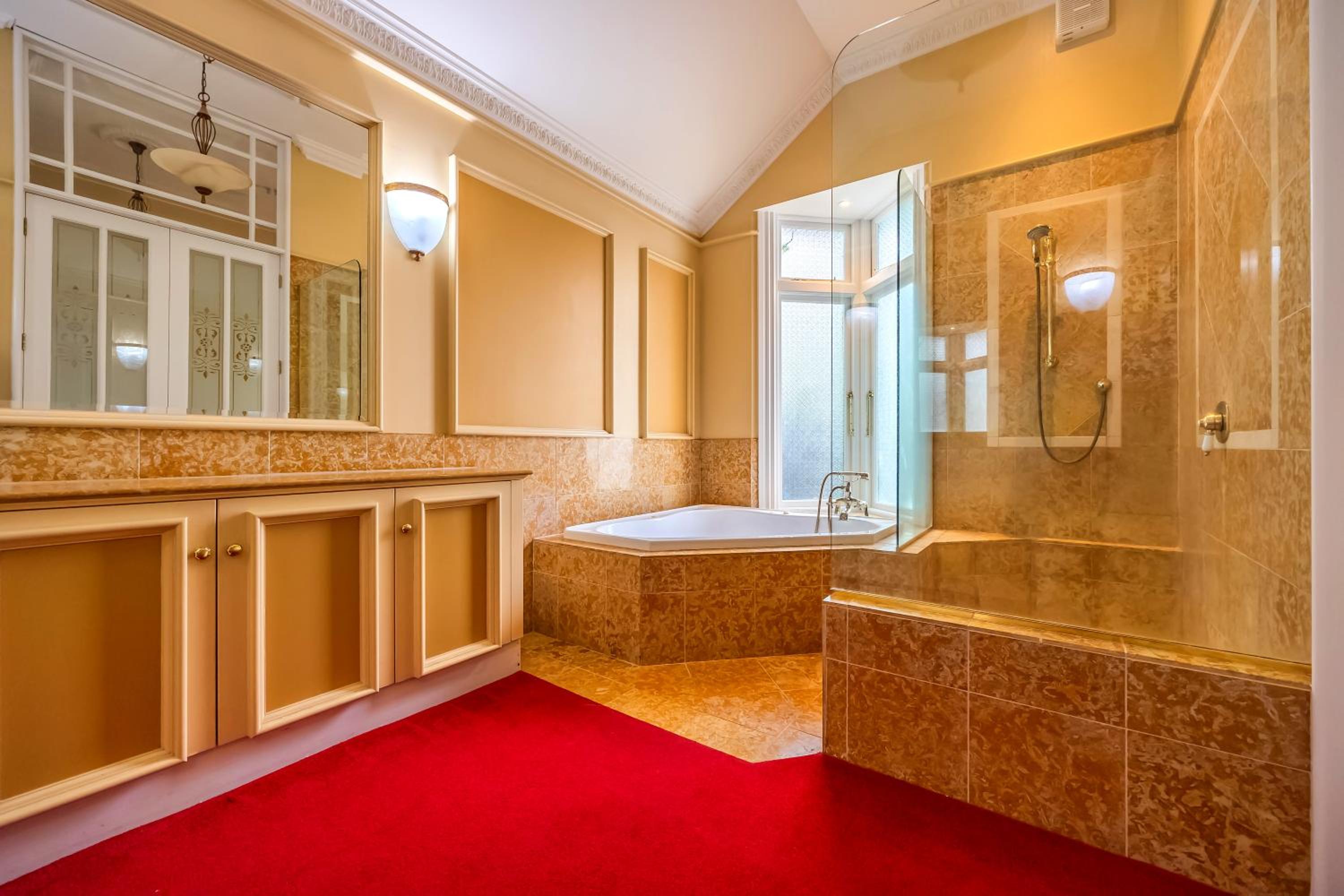 King Room with Spa Bath - Photo 7