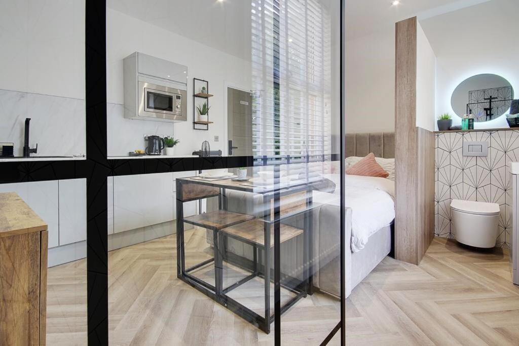 Executive Suite - Photo 2