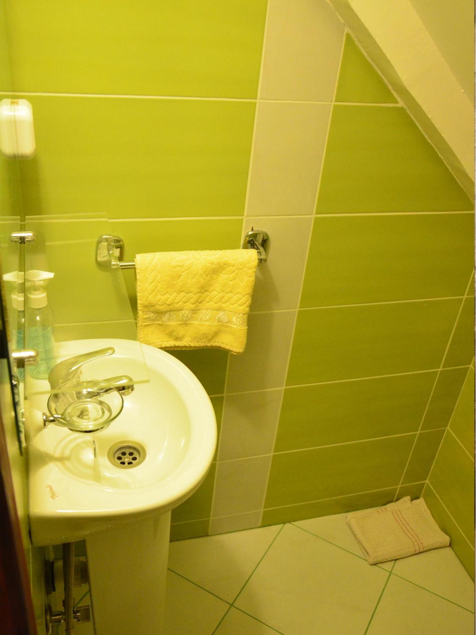 Three-Bedroom Apartment with Terrace - Photo 3