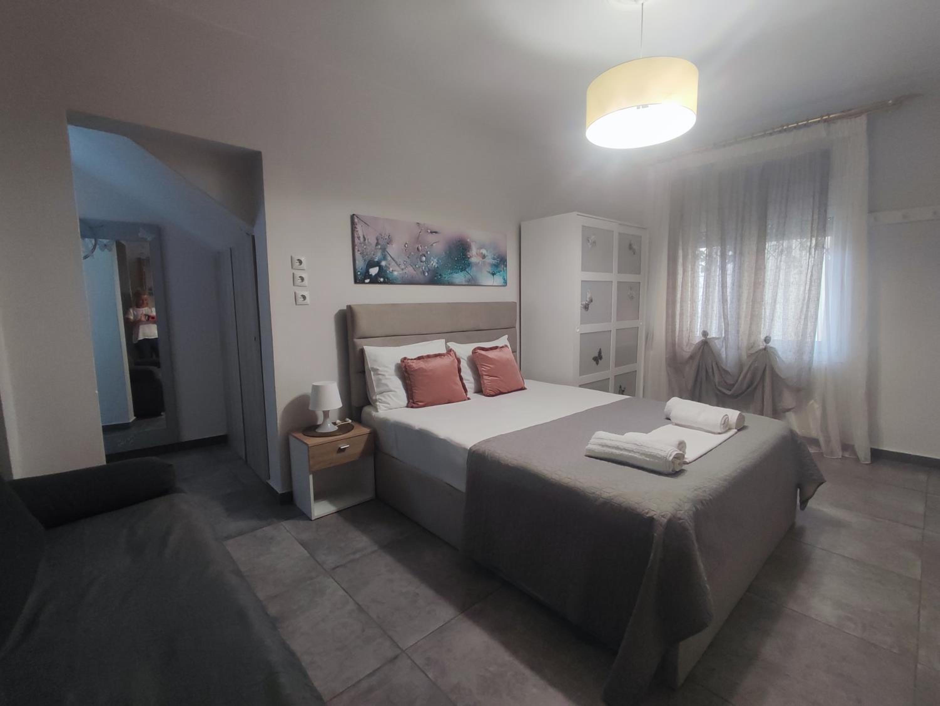 Family Room with Private Bathroom - Photo 37