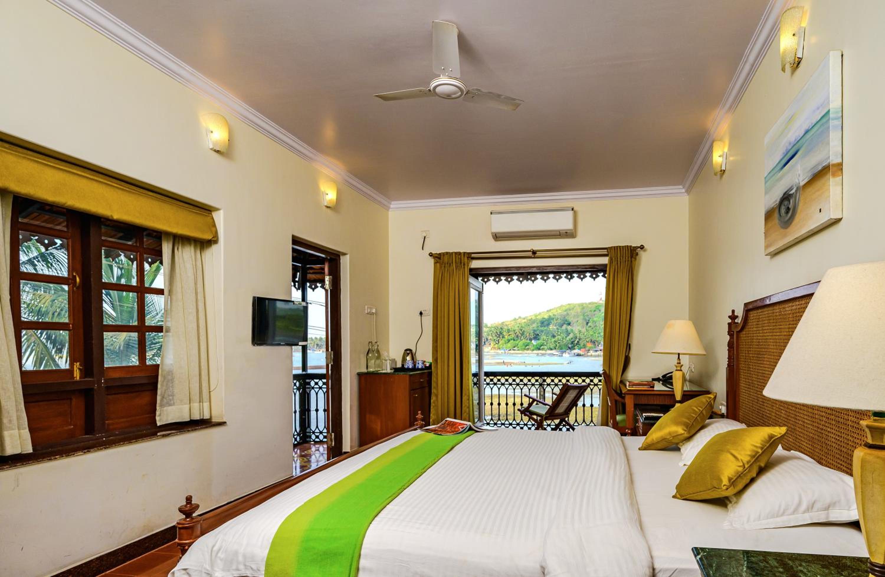 Heritage Old World Room - Complimentary Evening Tea, 10% off on Laundry Service - Photo 3