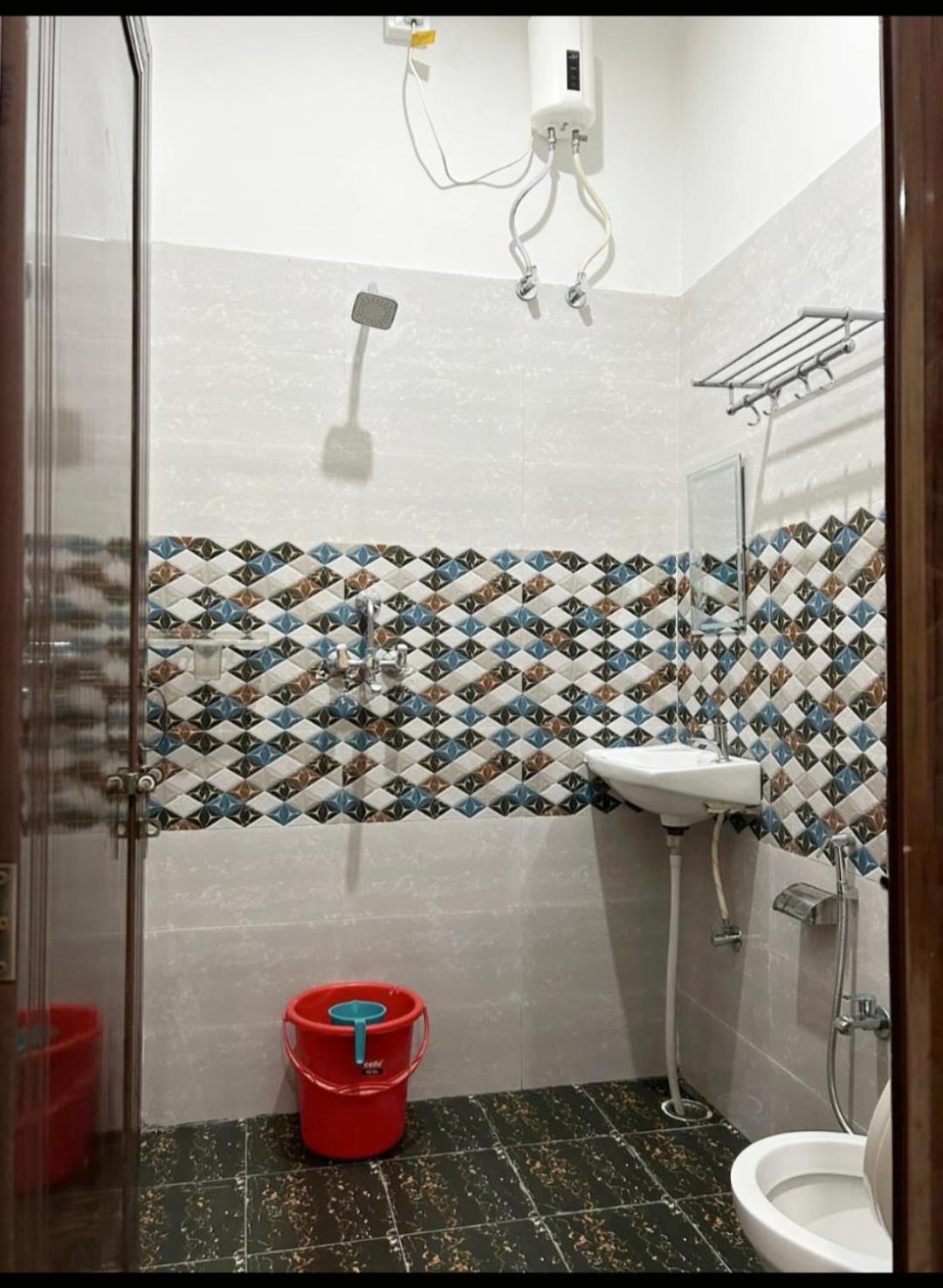 Double Room with Balcony - Photo 23