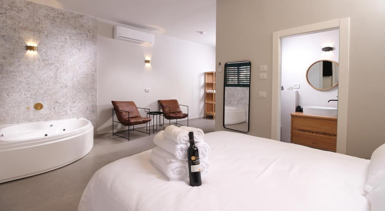 Queen Room with Spa Bath photo 1