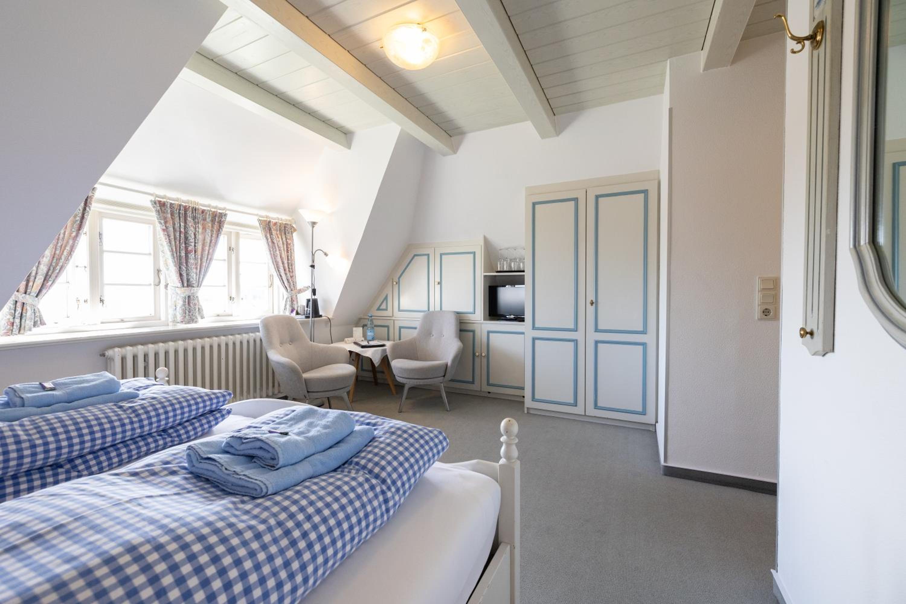 Double Room 10 with Sea View photo 3