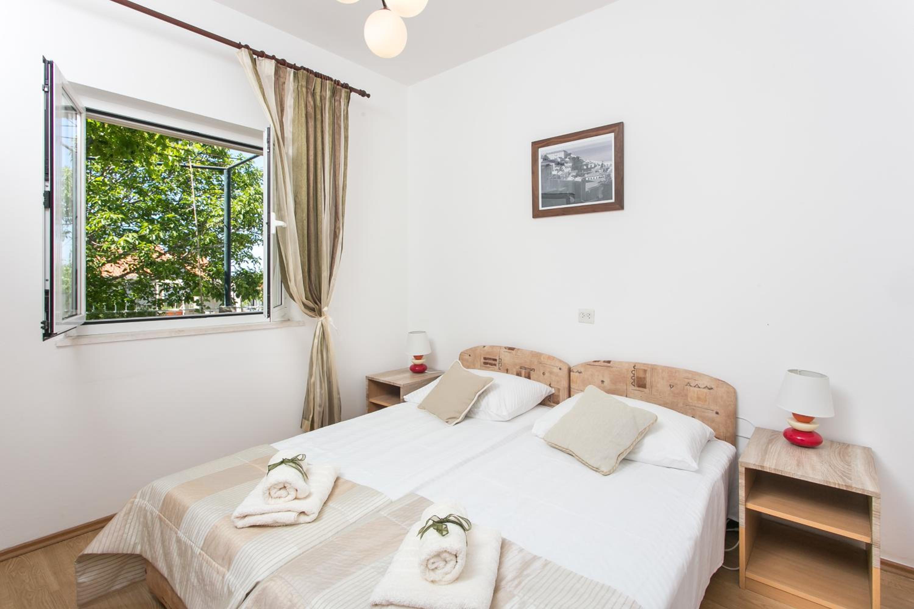 Comfort One Bedroom Apartment with Terrace and Sea View