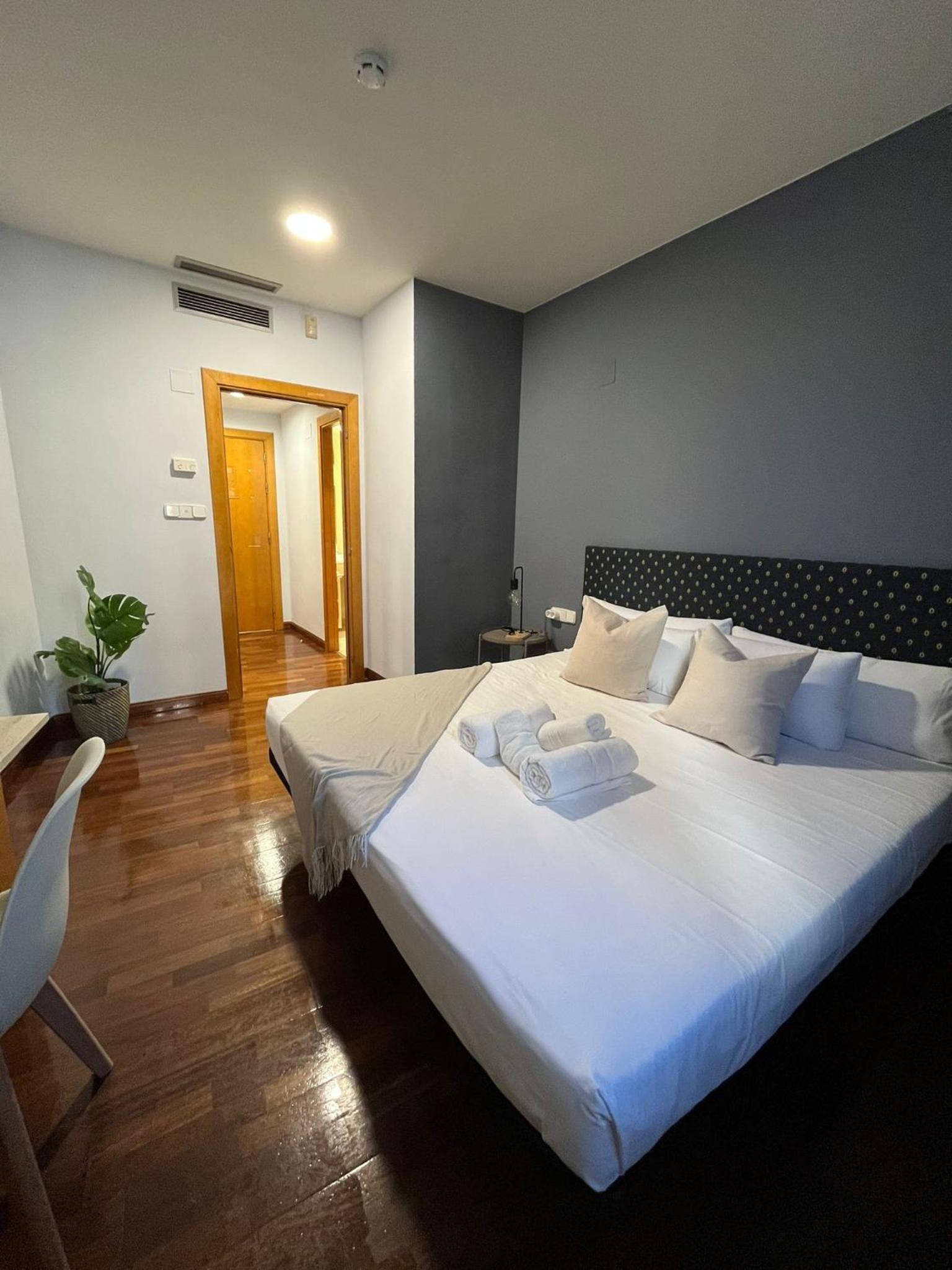 Budget Double Room photo 3
