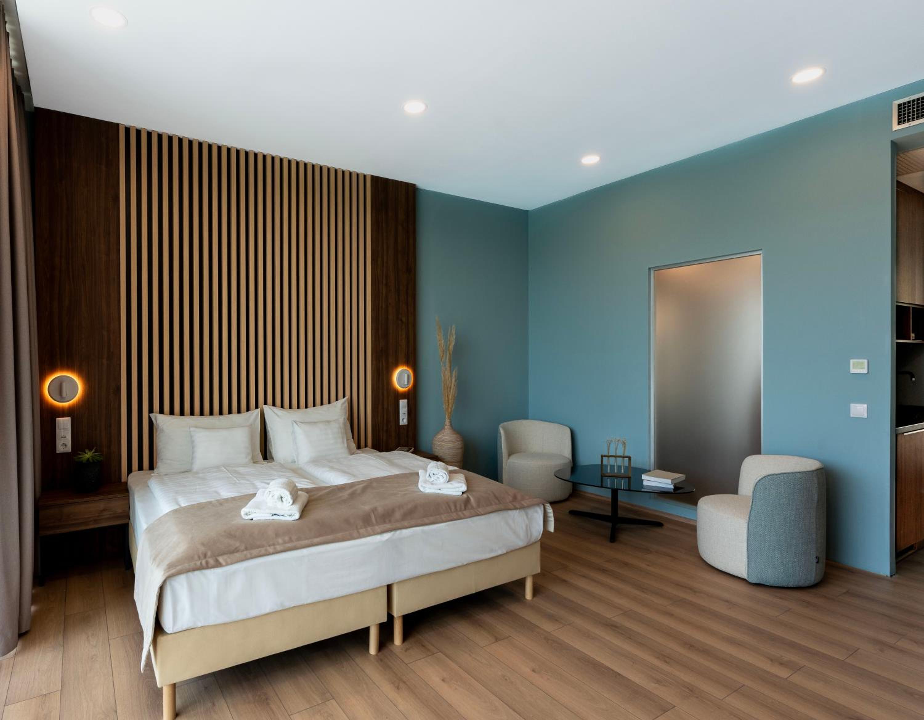 Lake View Boutique Suite photo 3