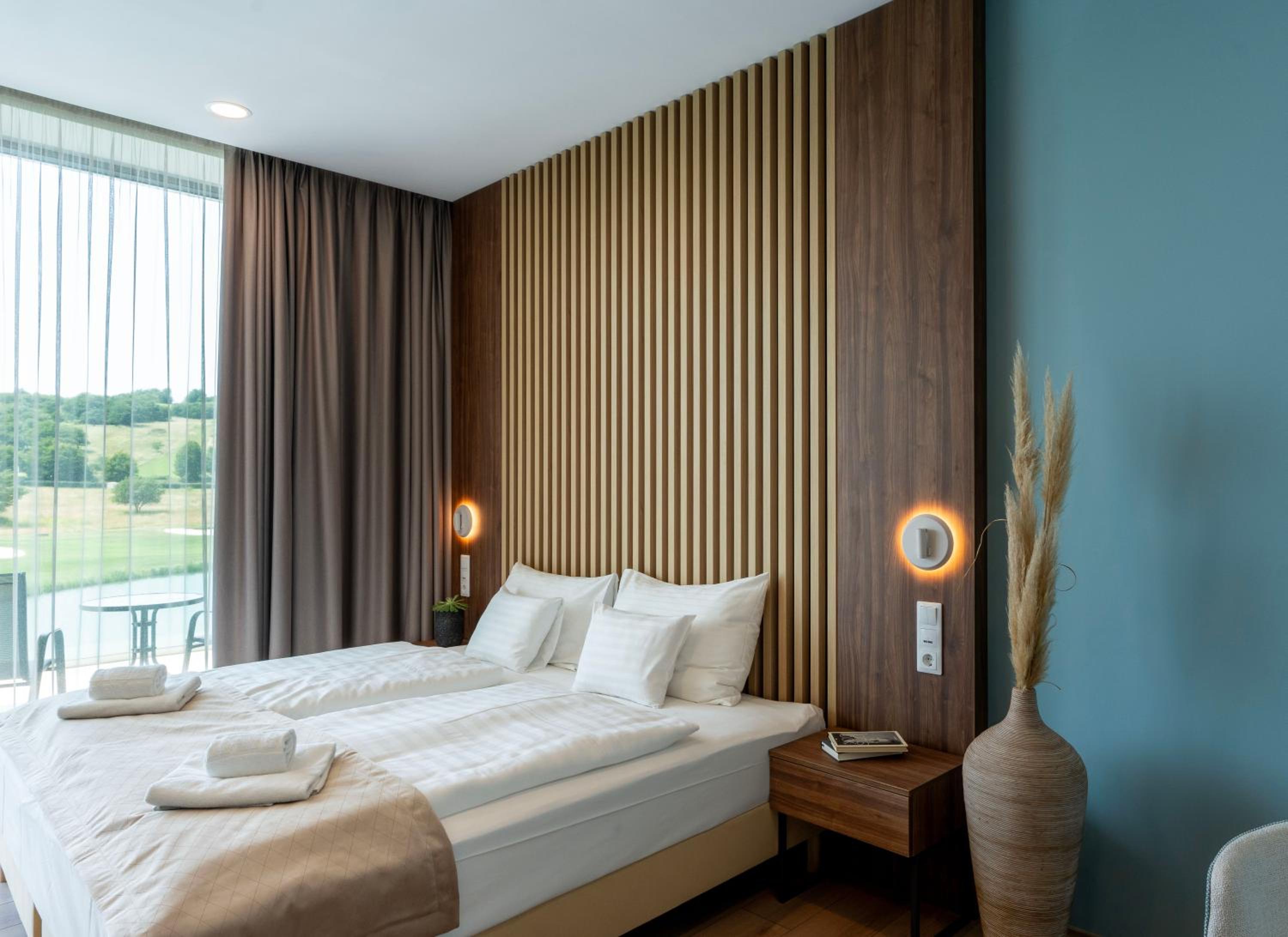 Lake View Boutique Suite photo 2