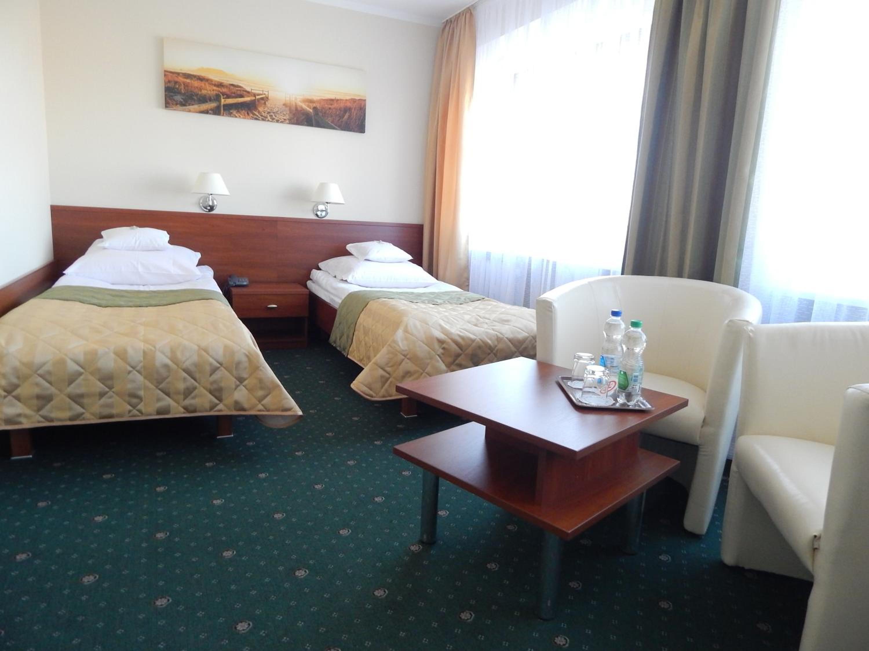 Standard Double or Twin Room - Photo 10