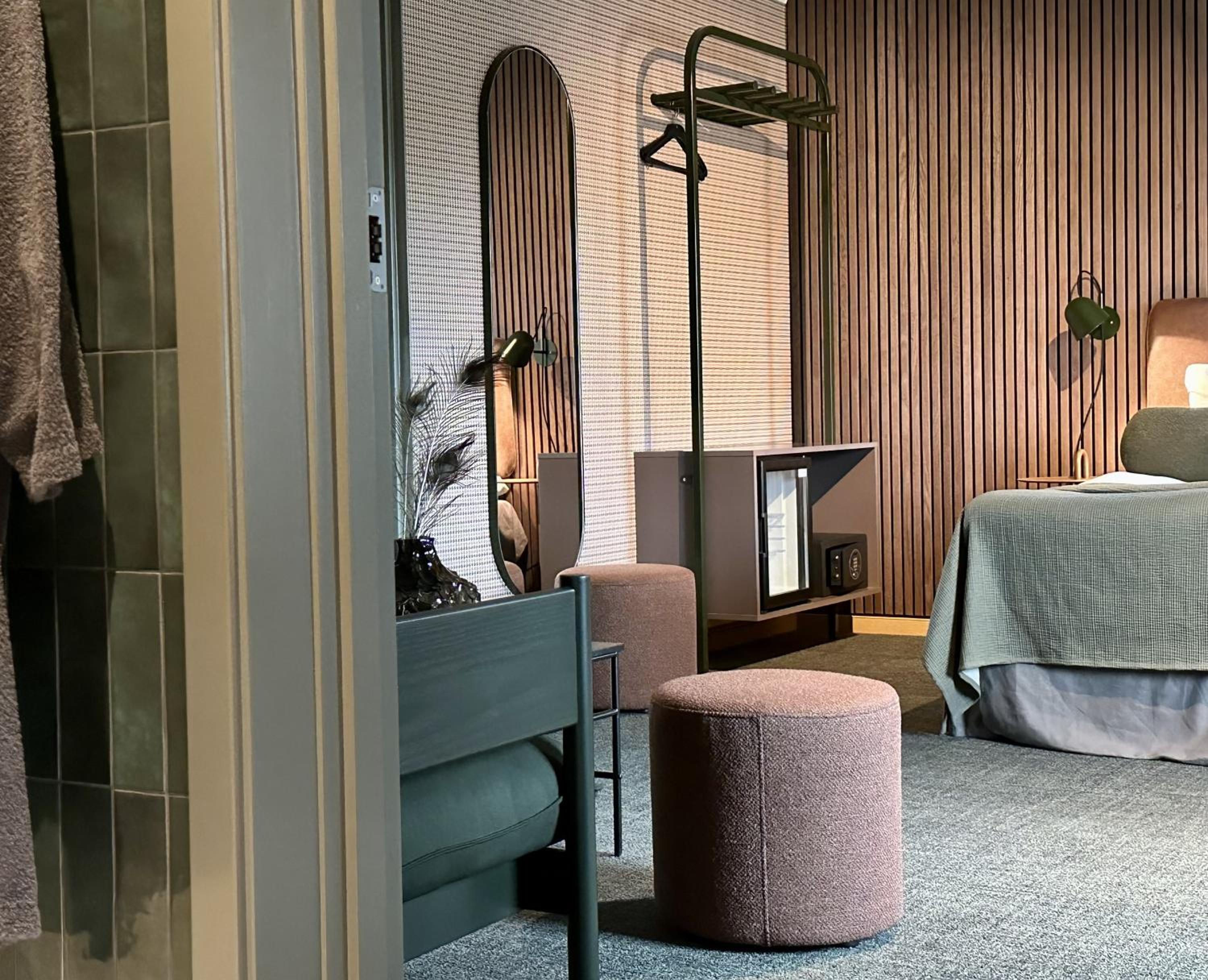 Suite - Photo 17