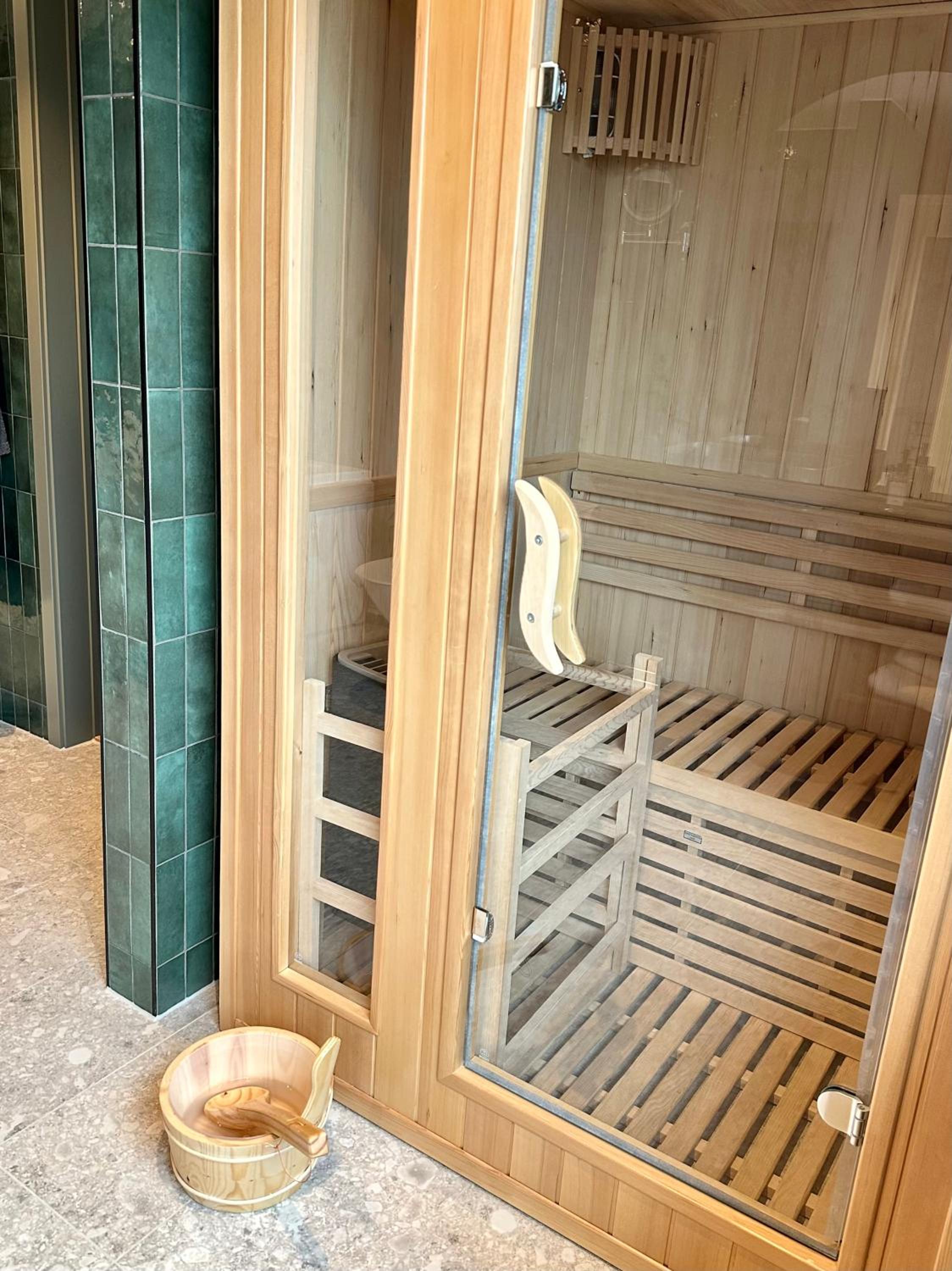 Suite - Photo 11