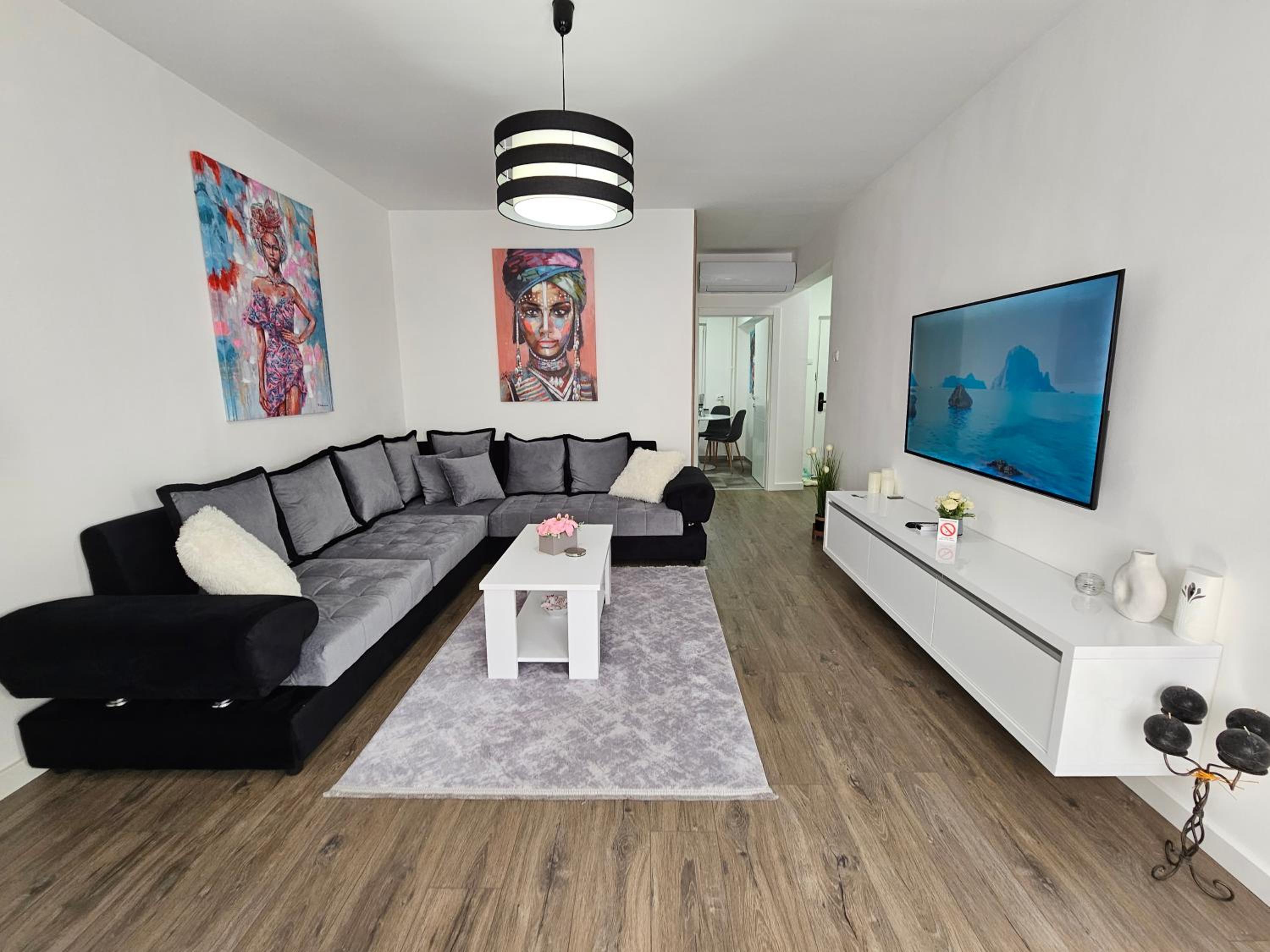 One-Bedroom Apartment photo 1