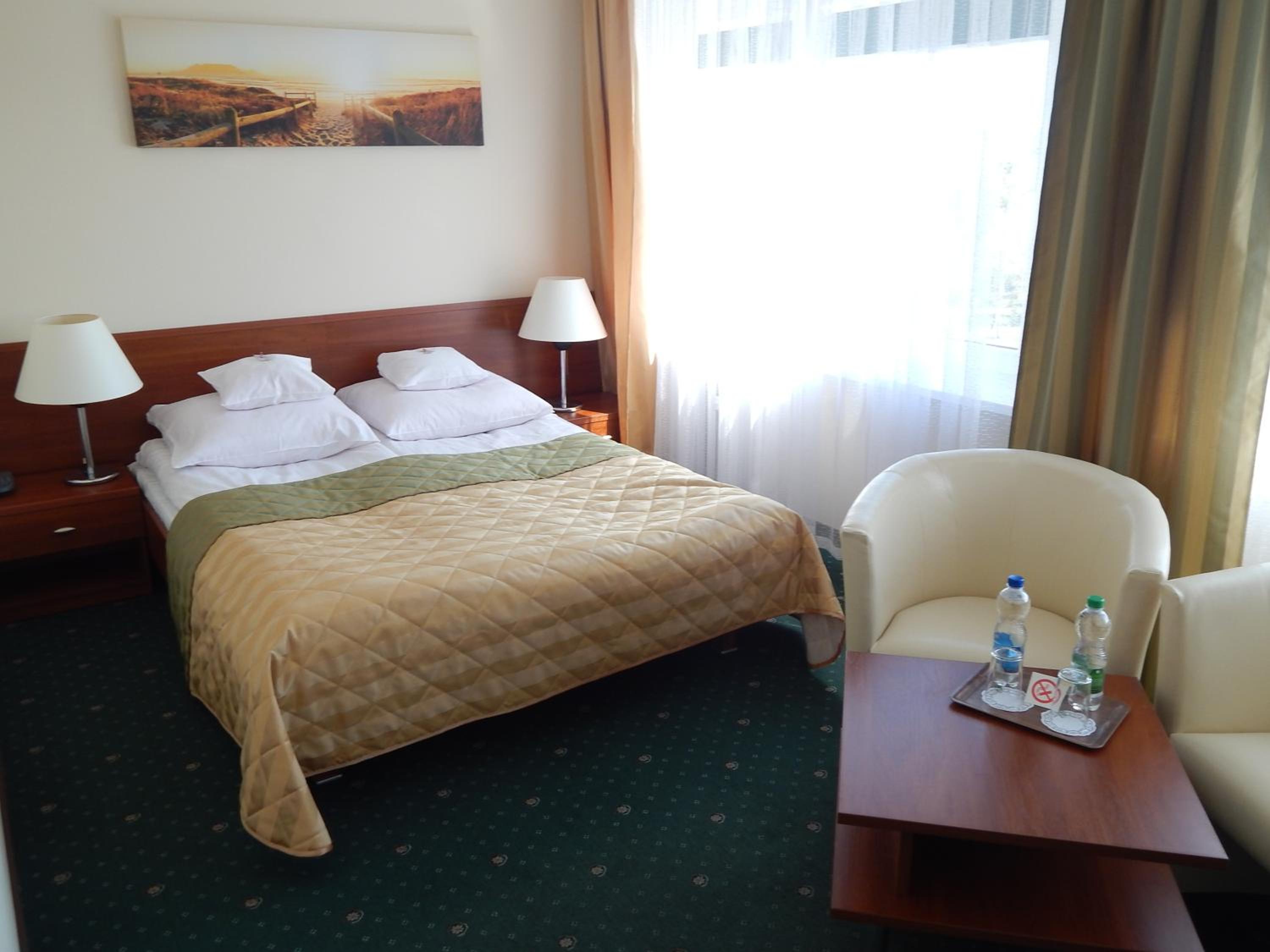 Standard Double or Twin Room - Photo 5