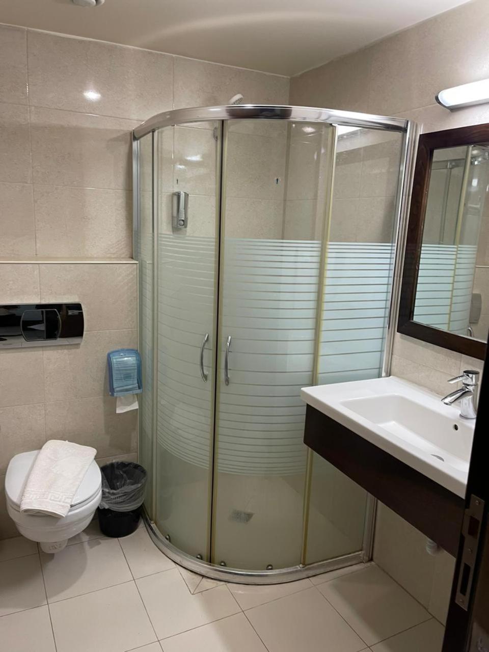 Quadruple Room with Private Bathroom photo 2