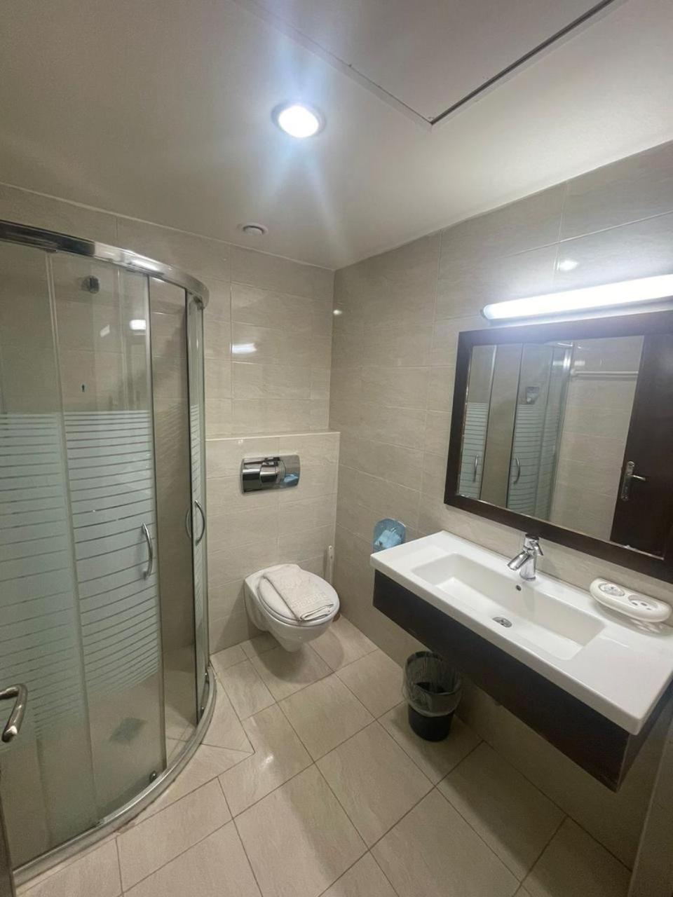 Twin Room with Private Bathroom photo 3