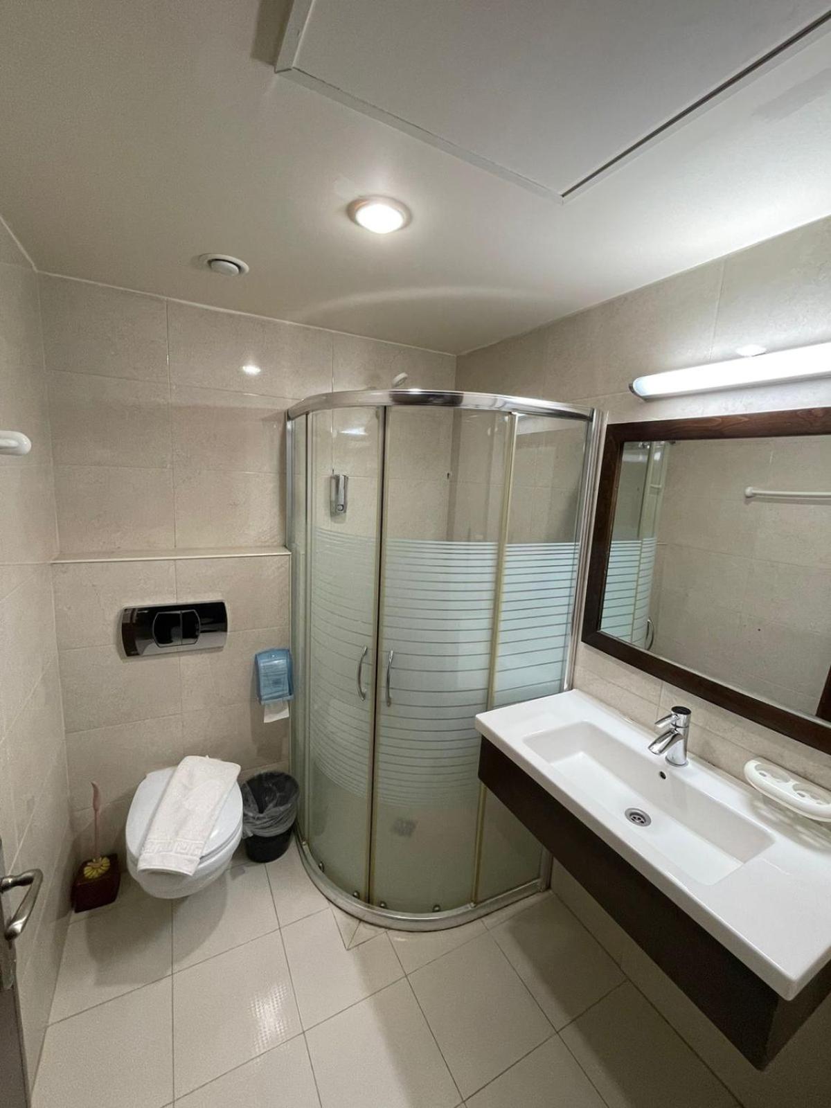 Single Room with Private Bathroom photo 3