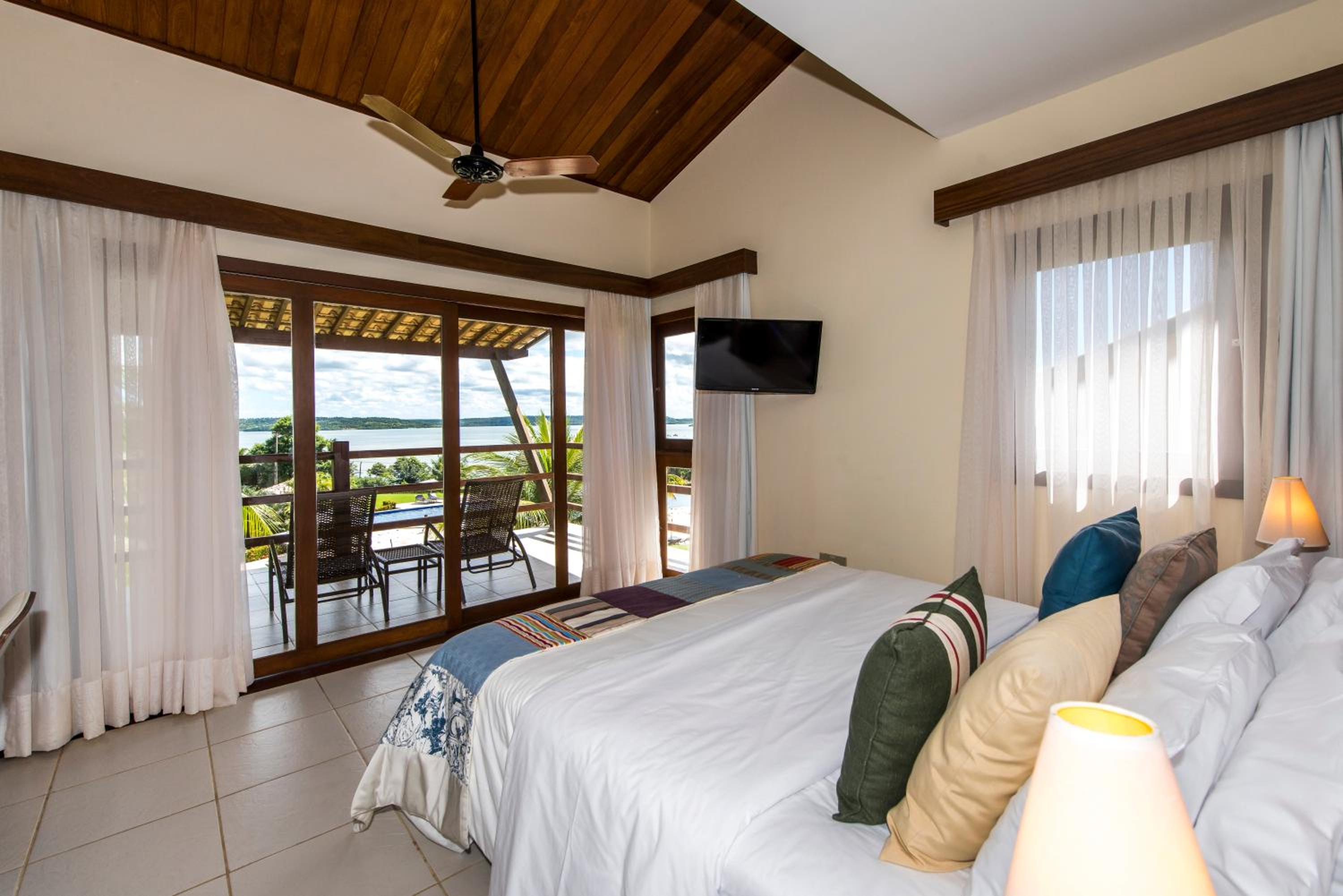 Luxury Family Chalet with Lagoon and Pool View - Photo 16