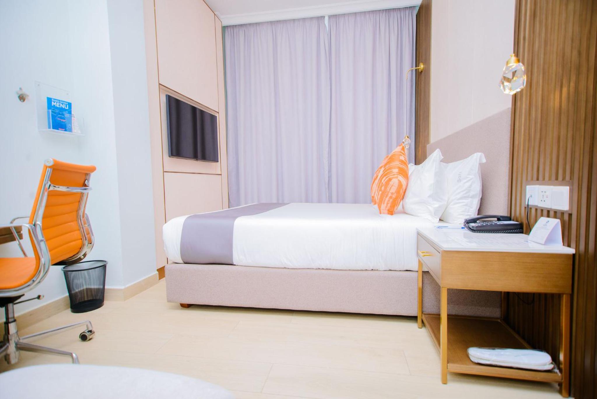 Standard King Room - Non-Smoking  - Photo 14