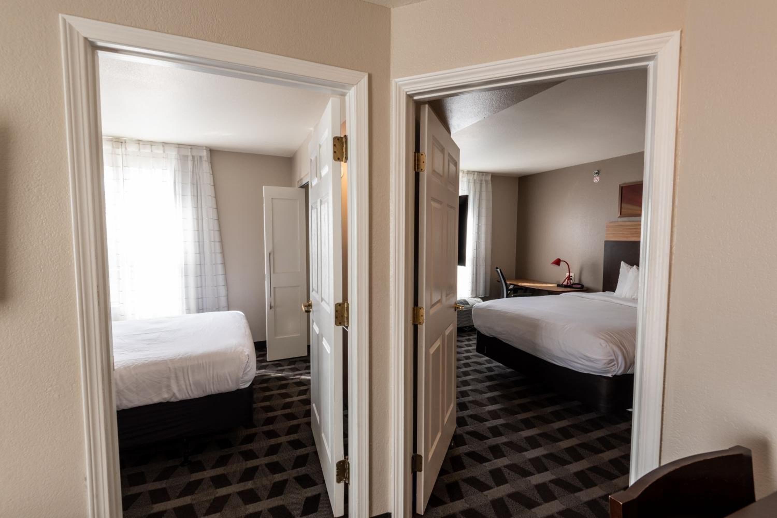 2 Bedroom 2 Room suite photo 2