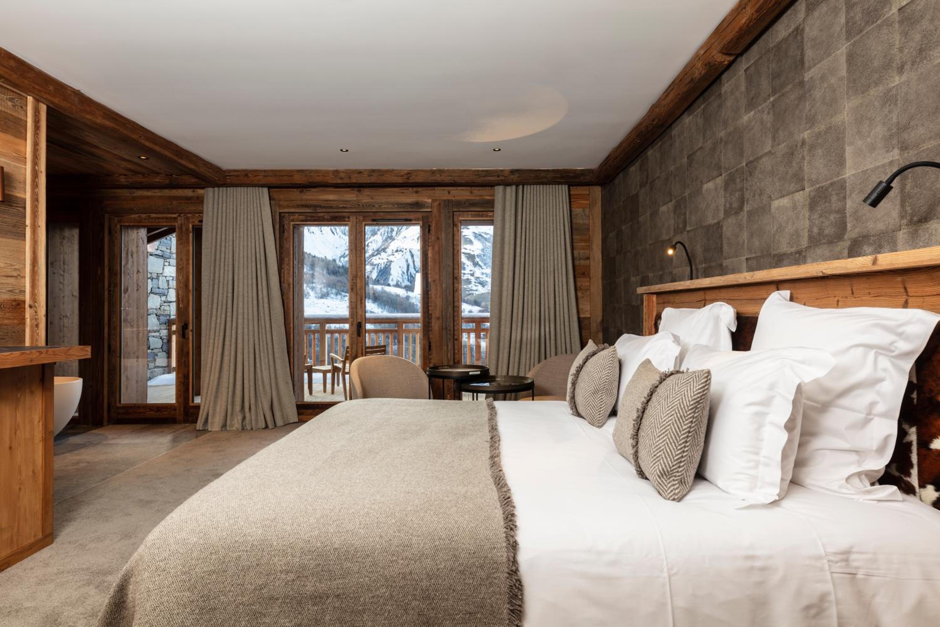Deluxe Double Room with Balcony photo 2