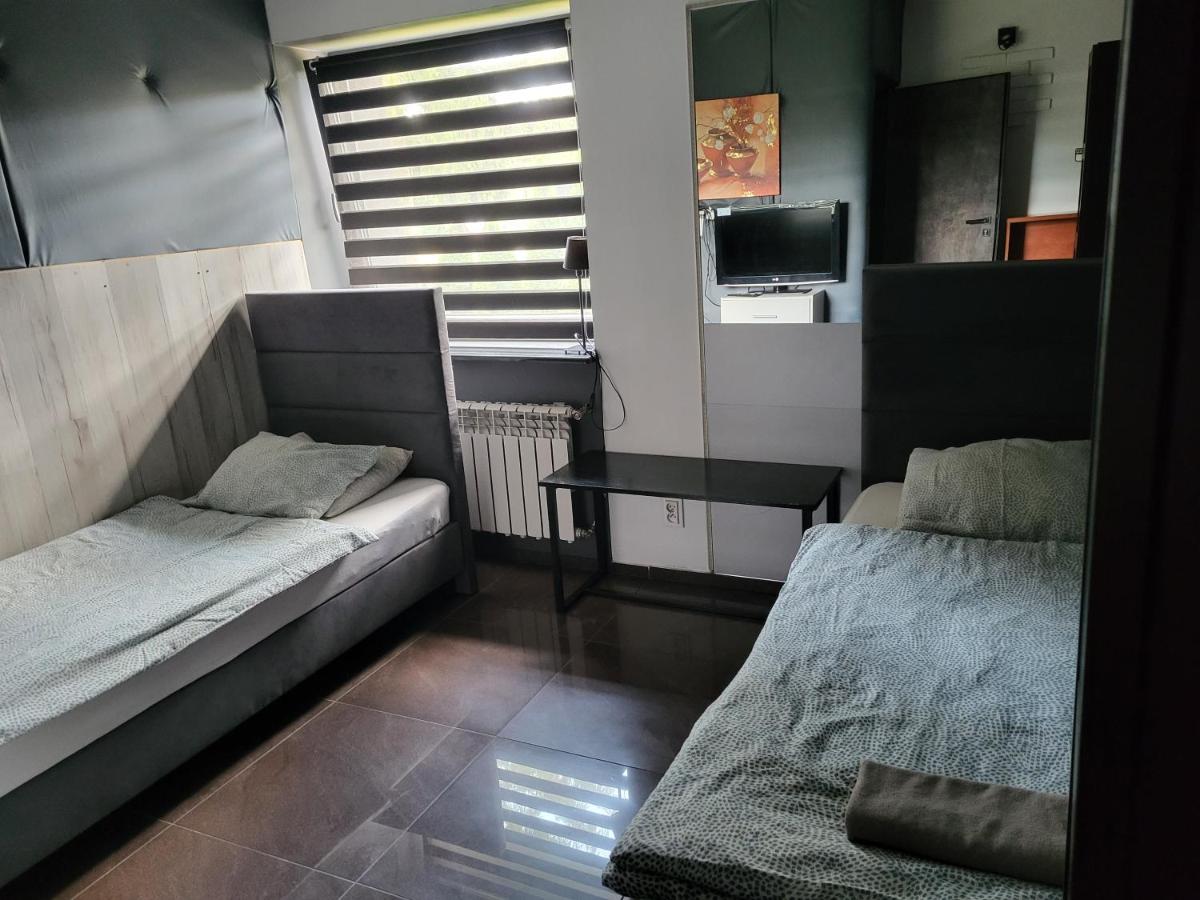 Economy Quadruple Room with Shared Bathroom photo 3