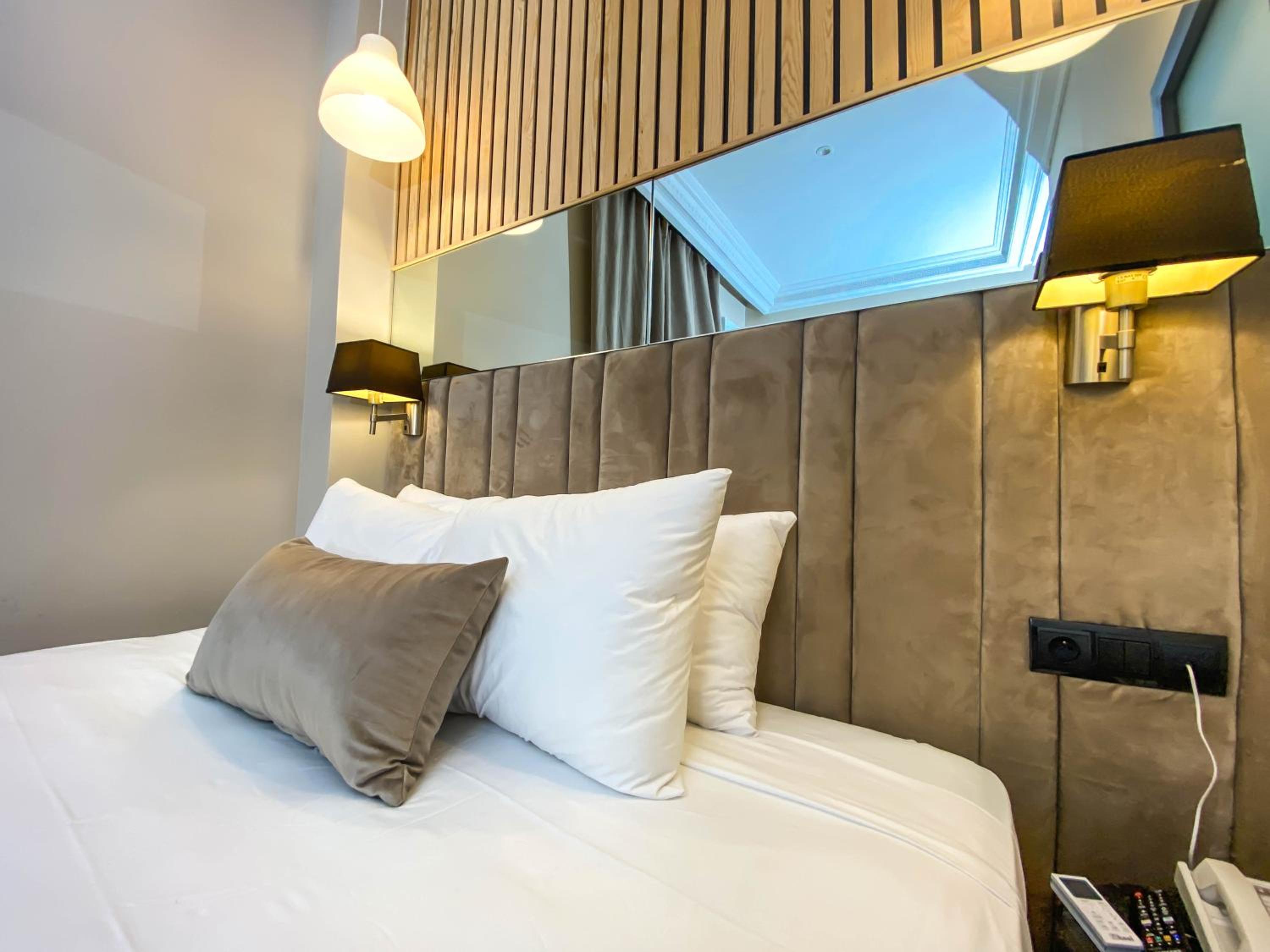 Twin Room - Photo 2
