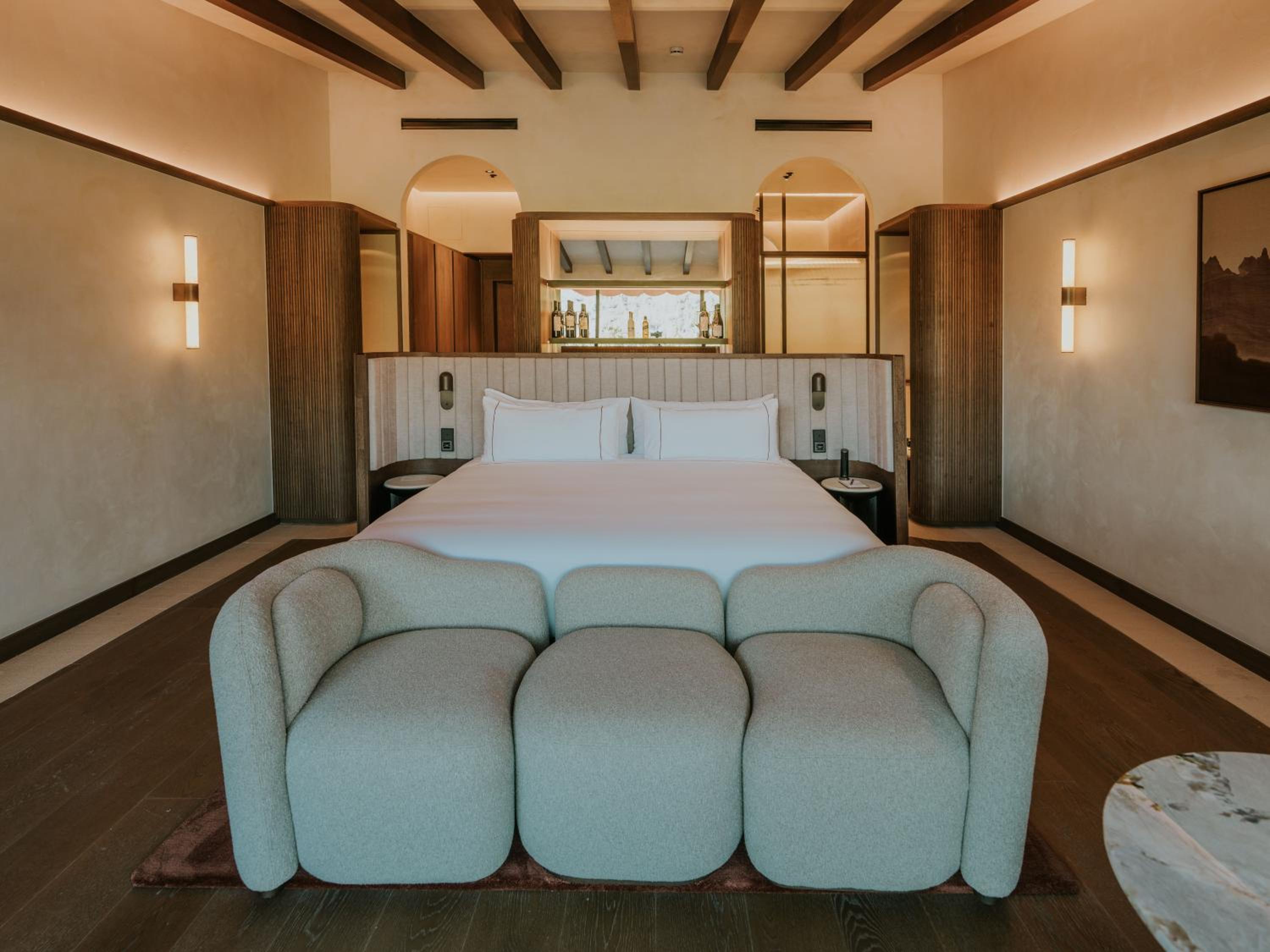 Deluxe Suite - Photo 10