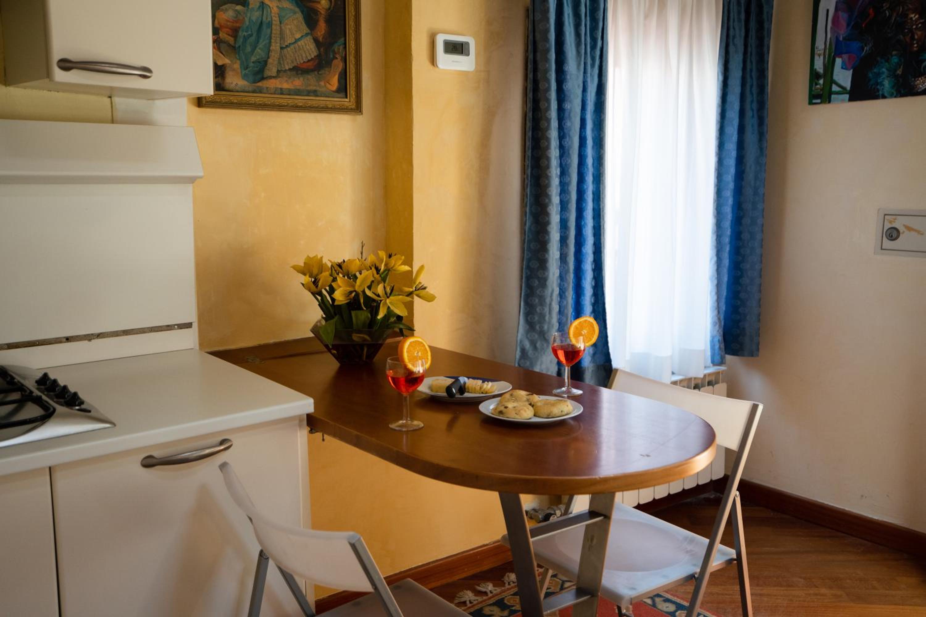 Studio Apartment photo 2