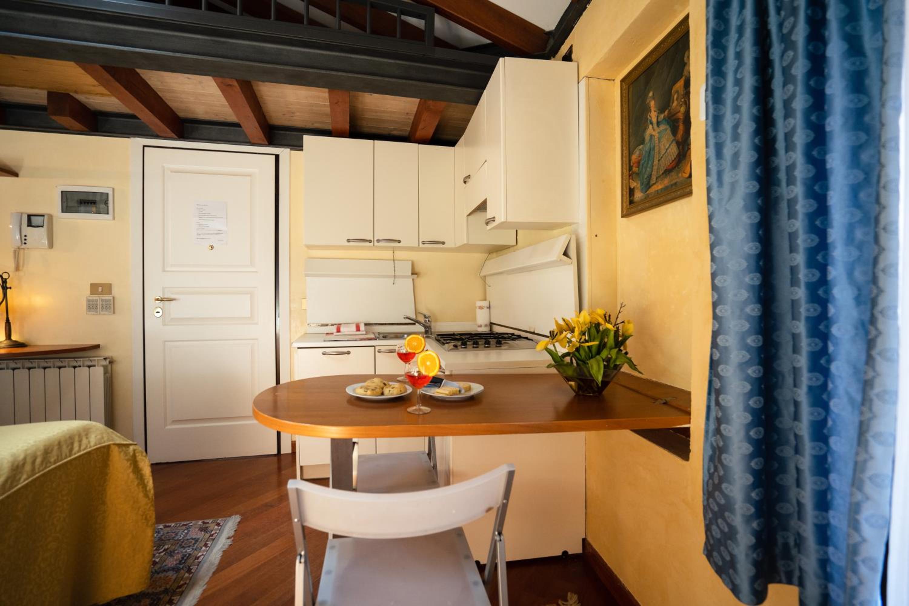Studio Apartment photo 3