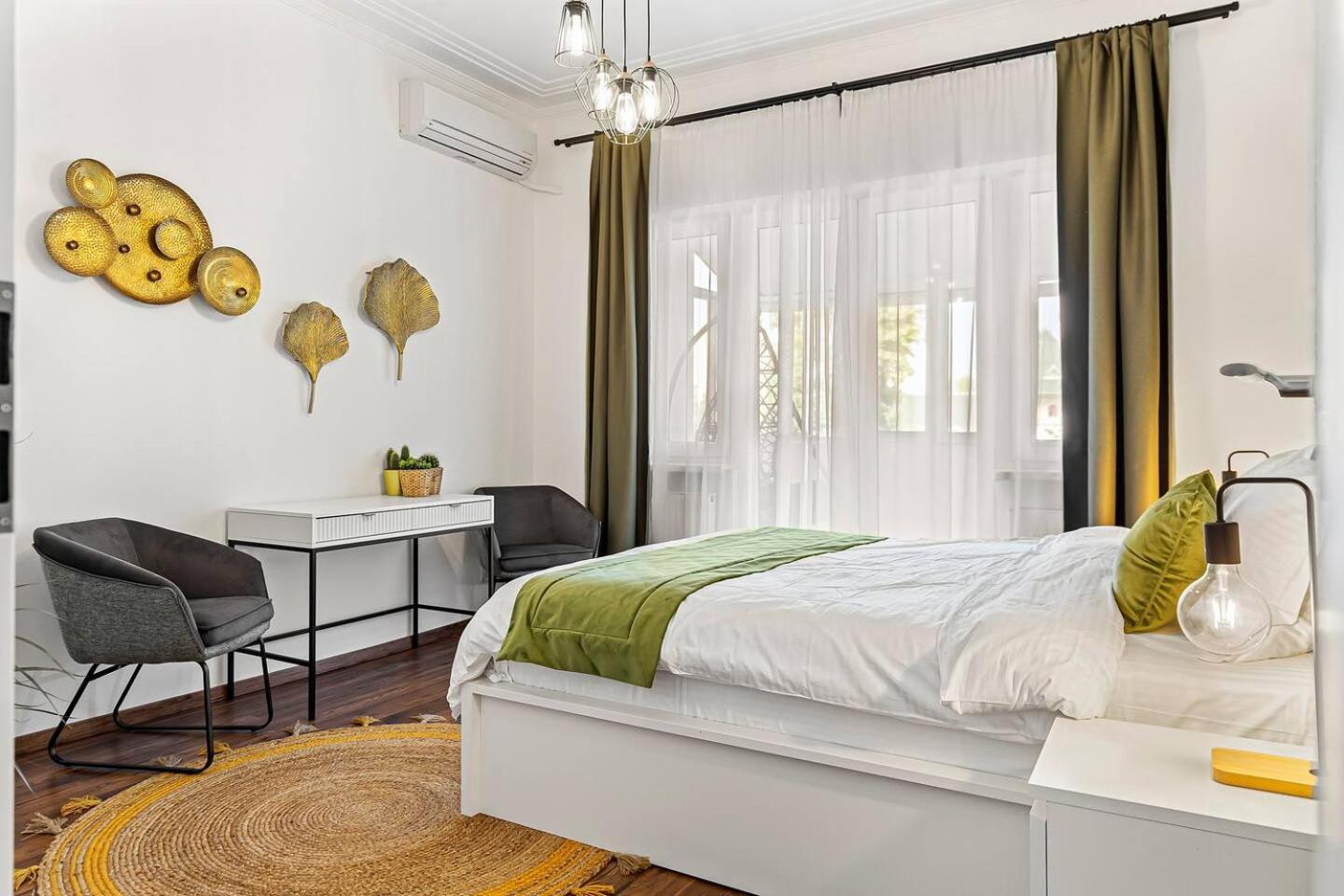 Three-Bedroom Apartment - Photo 26