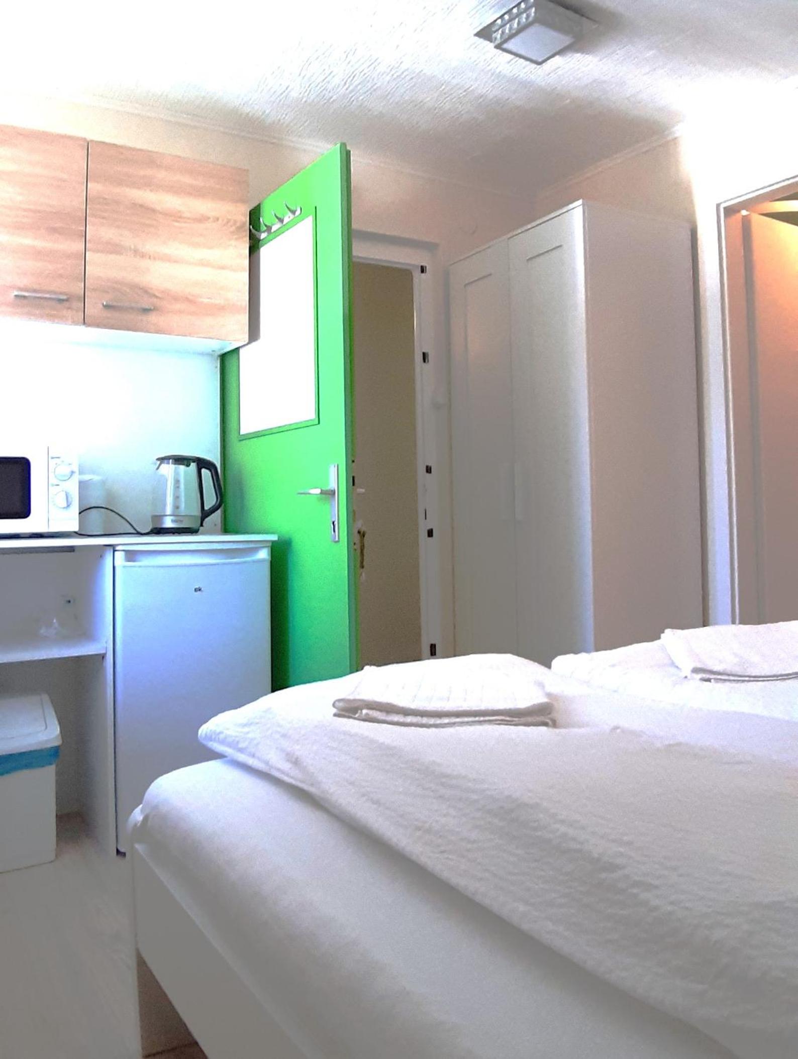 Budget Double Room photo 3