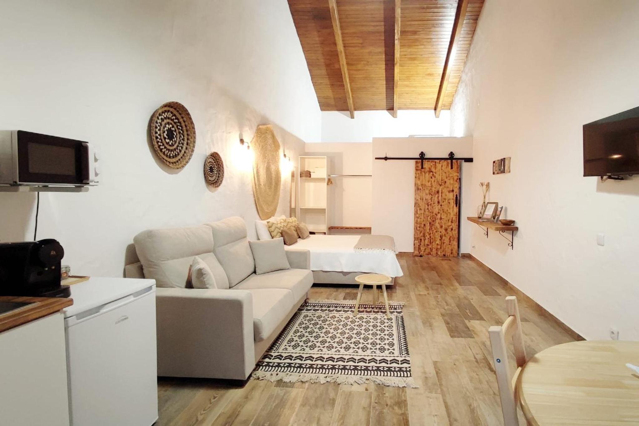 Family Room with Private Bathroom photo 2