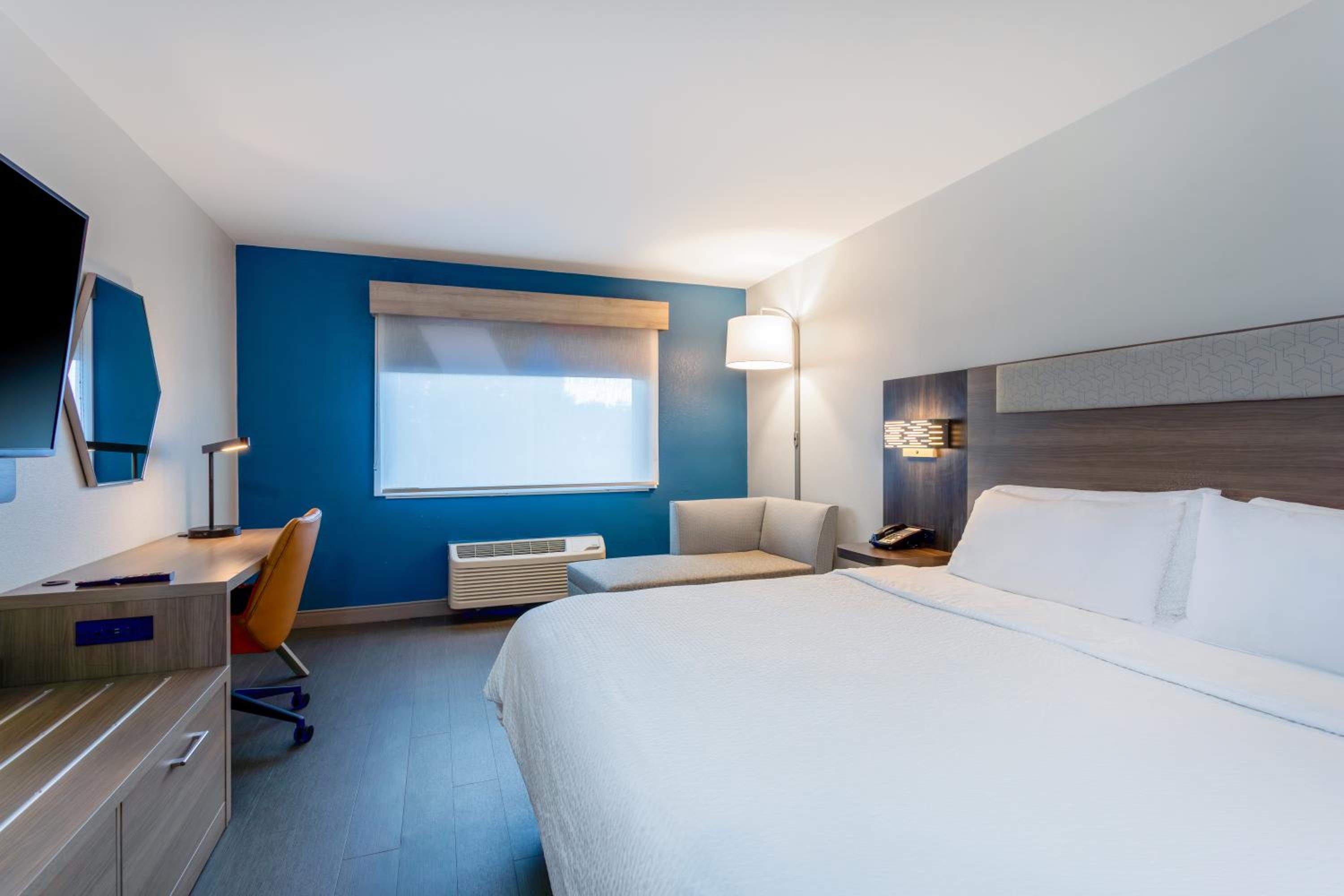 Standard King Room - Photo 1