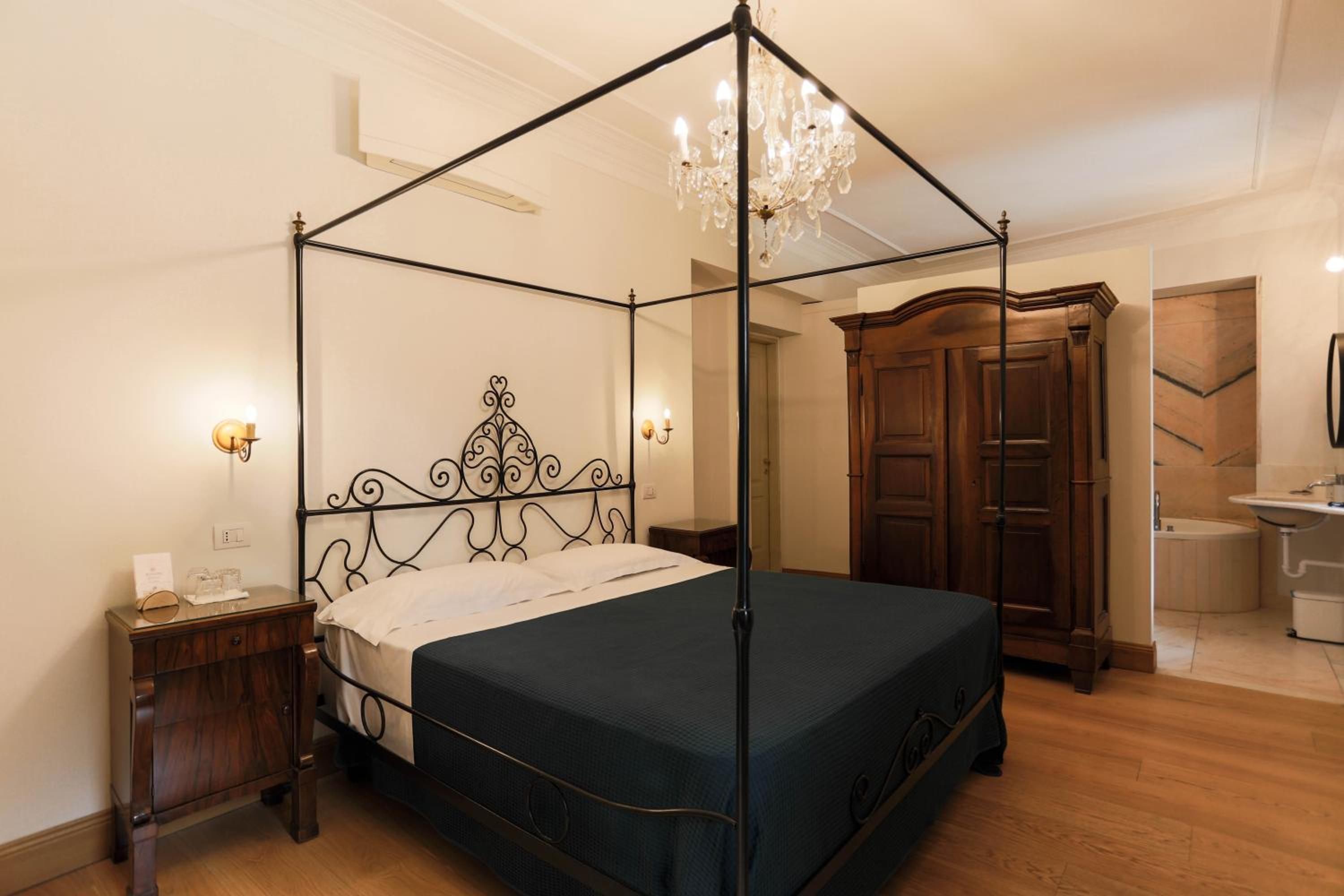 Double Room with Terrace - Photo 3