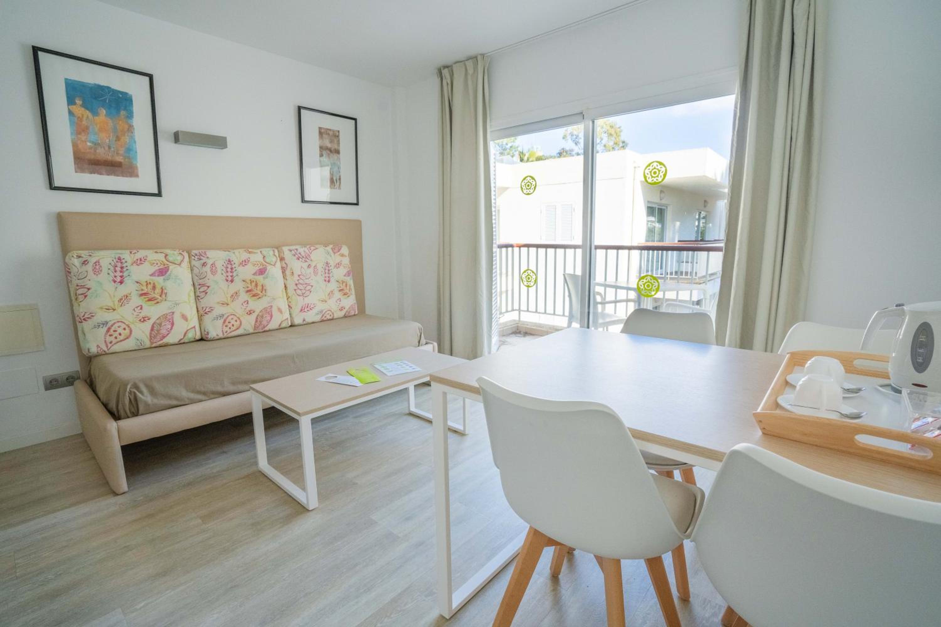 One-Bedroom Apartment - Photo 9