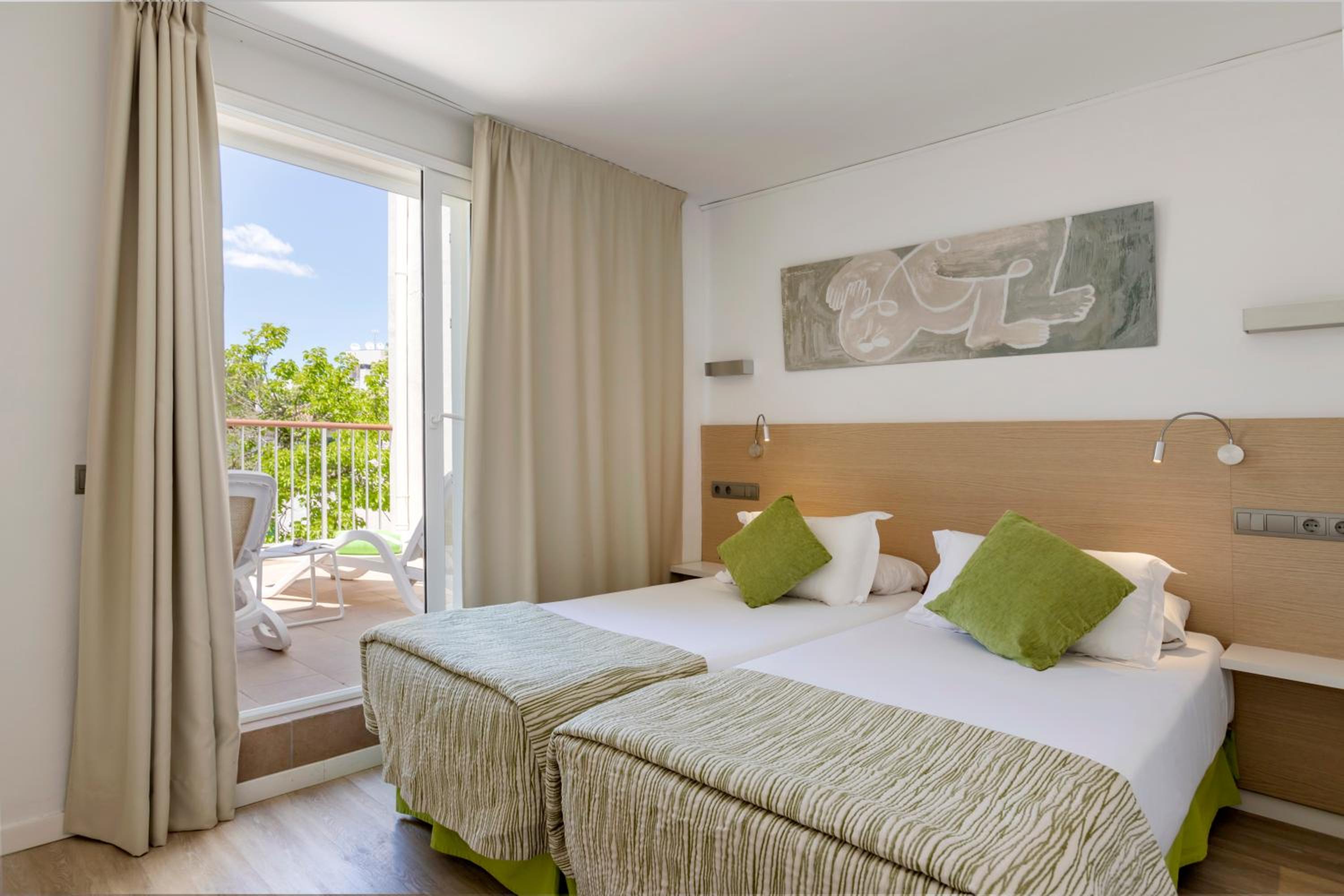 One-Bedroom Apartment - Photo 1