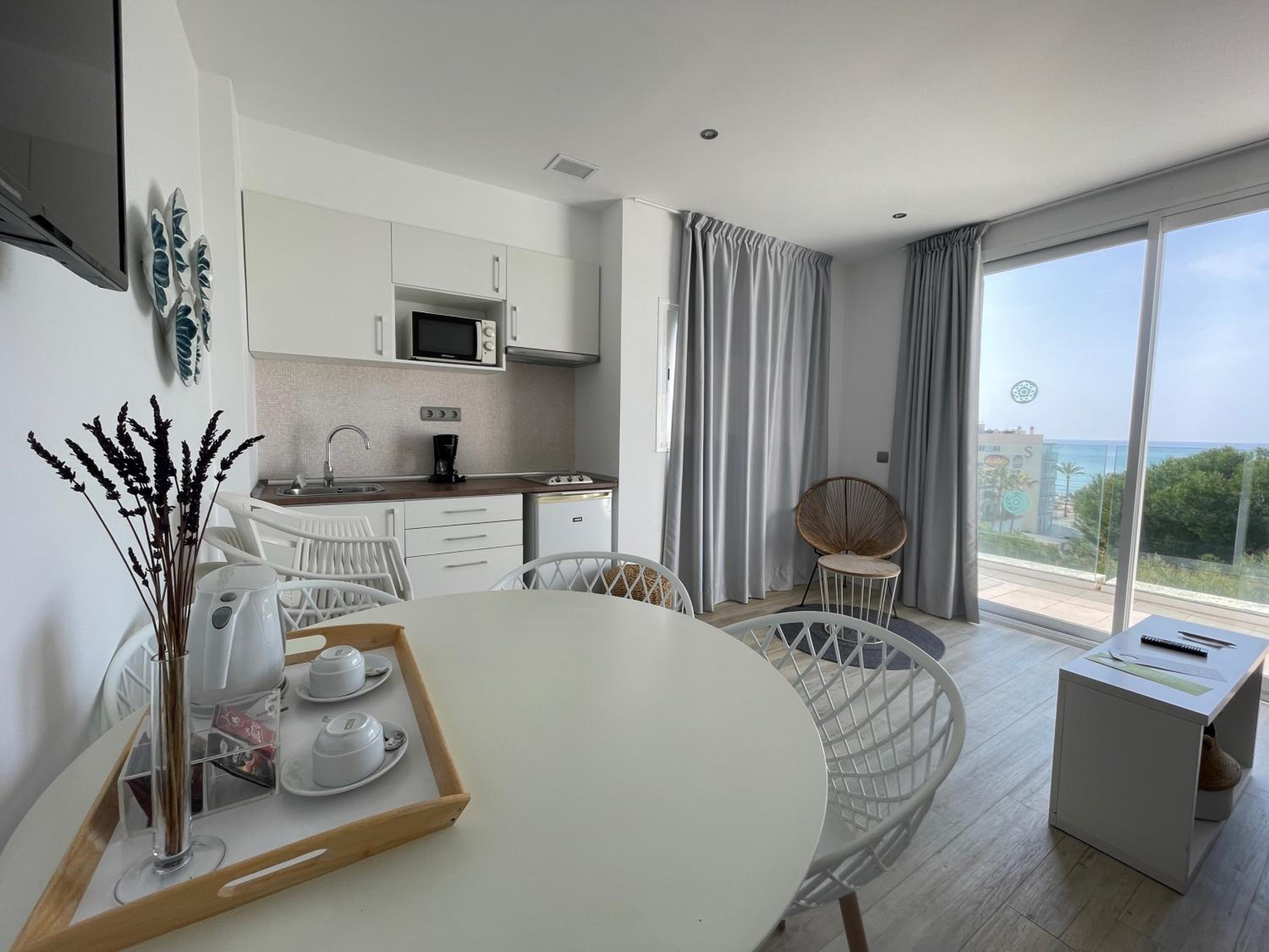 Superior Two-Bedroom Apartment - Photo 2