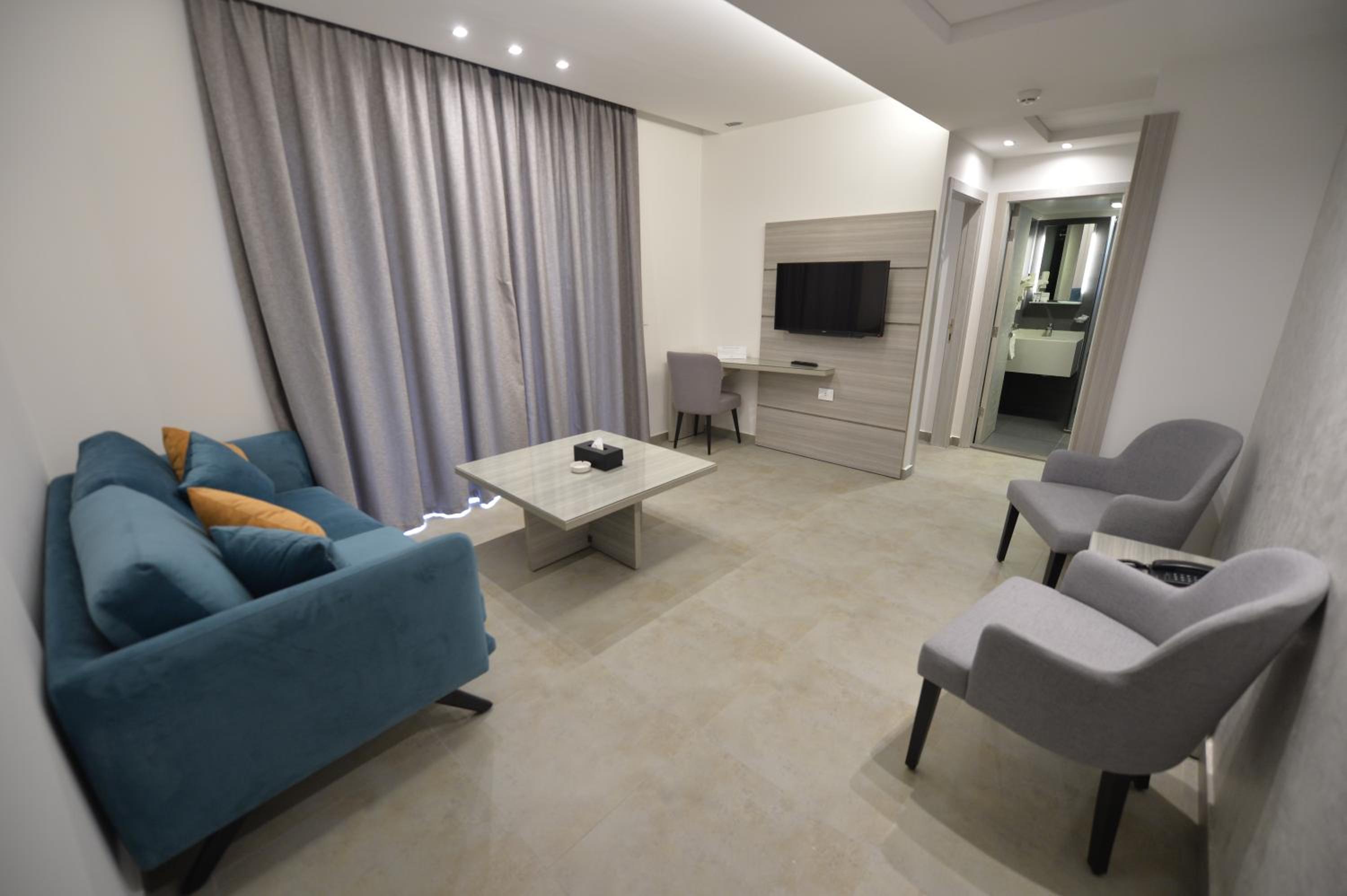 Junior Suite with Balcony photo 2