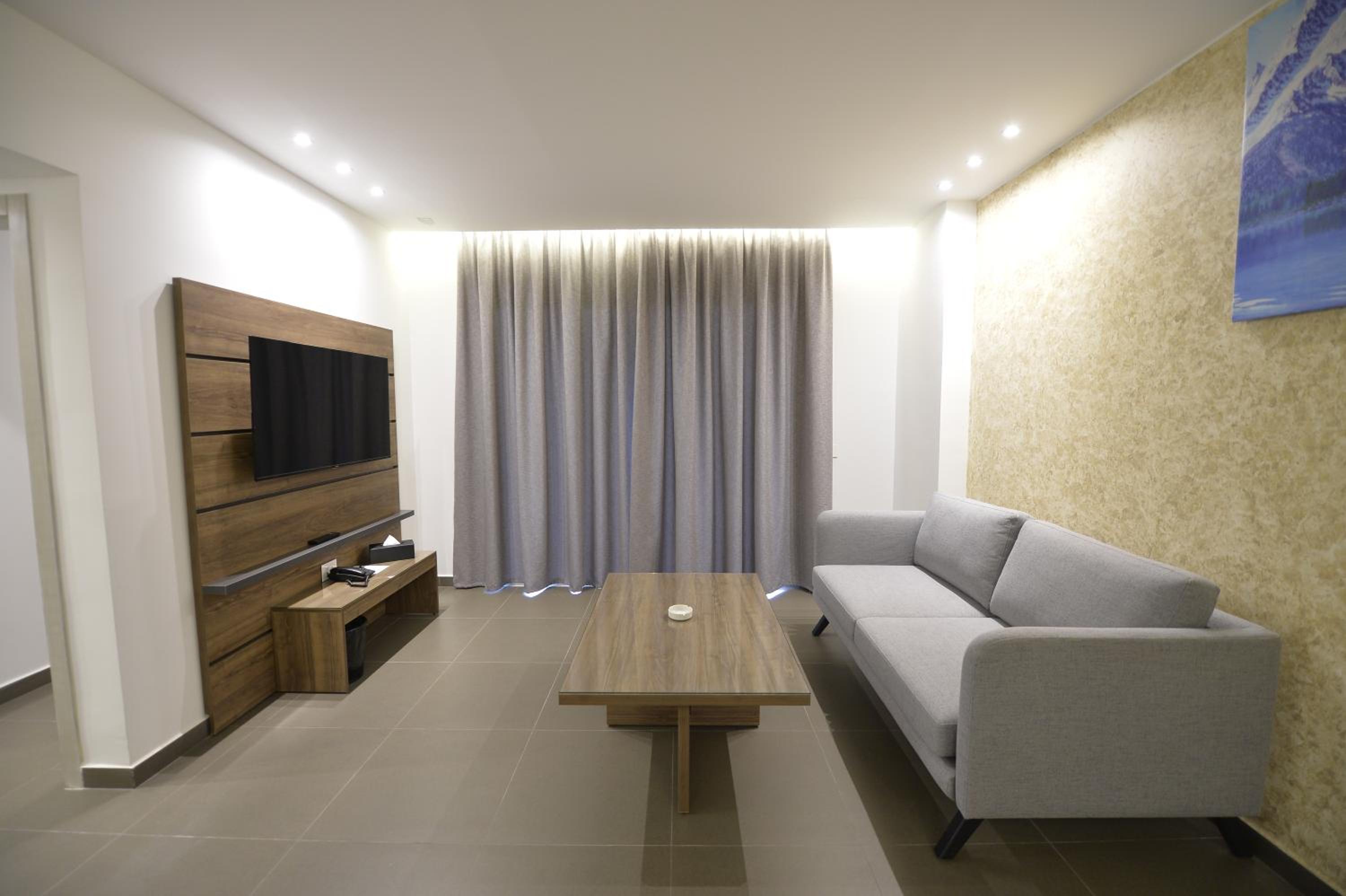 Superior Suite - Photo 4