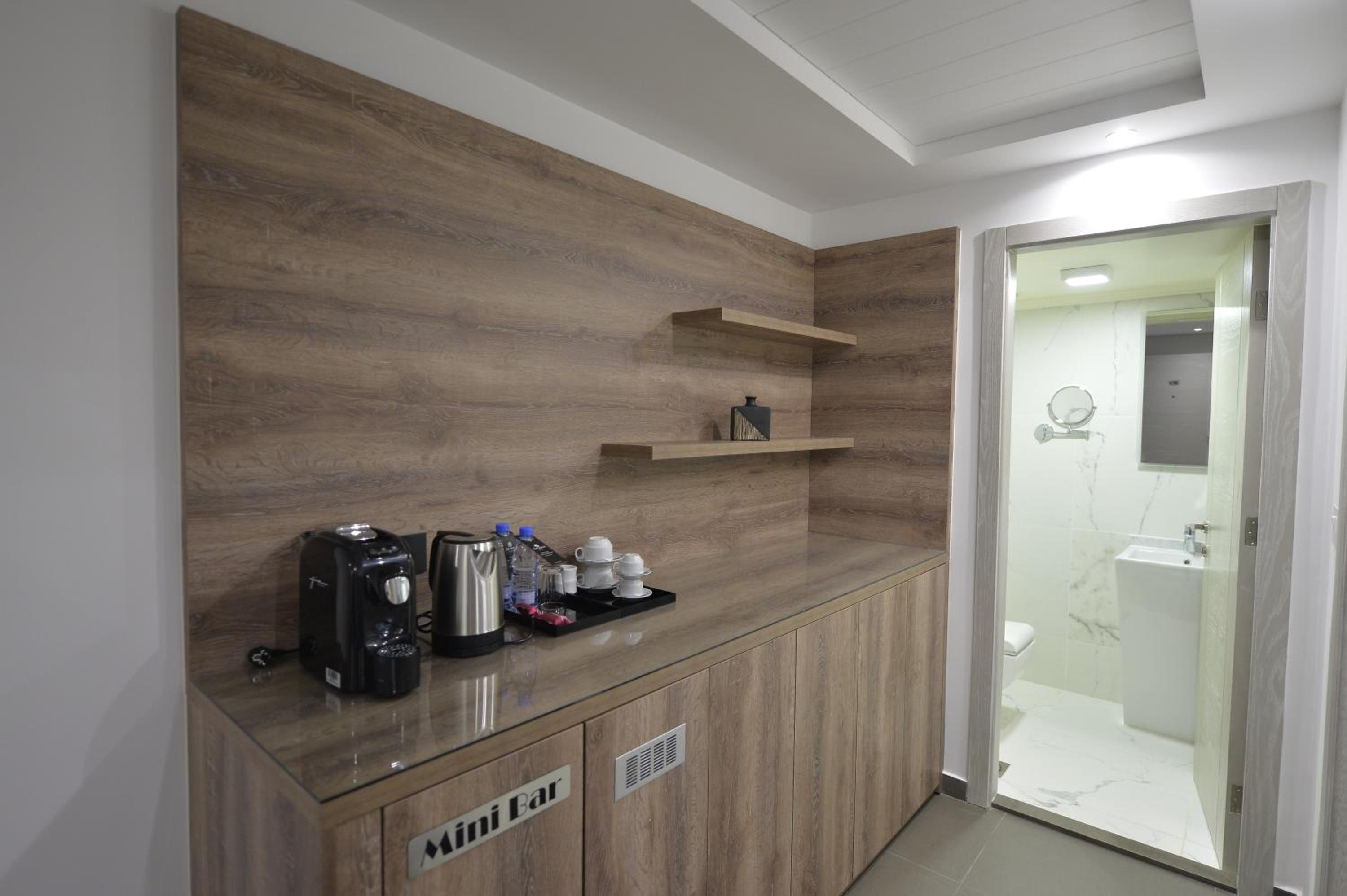 Executive Suite - Photo 6