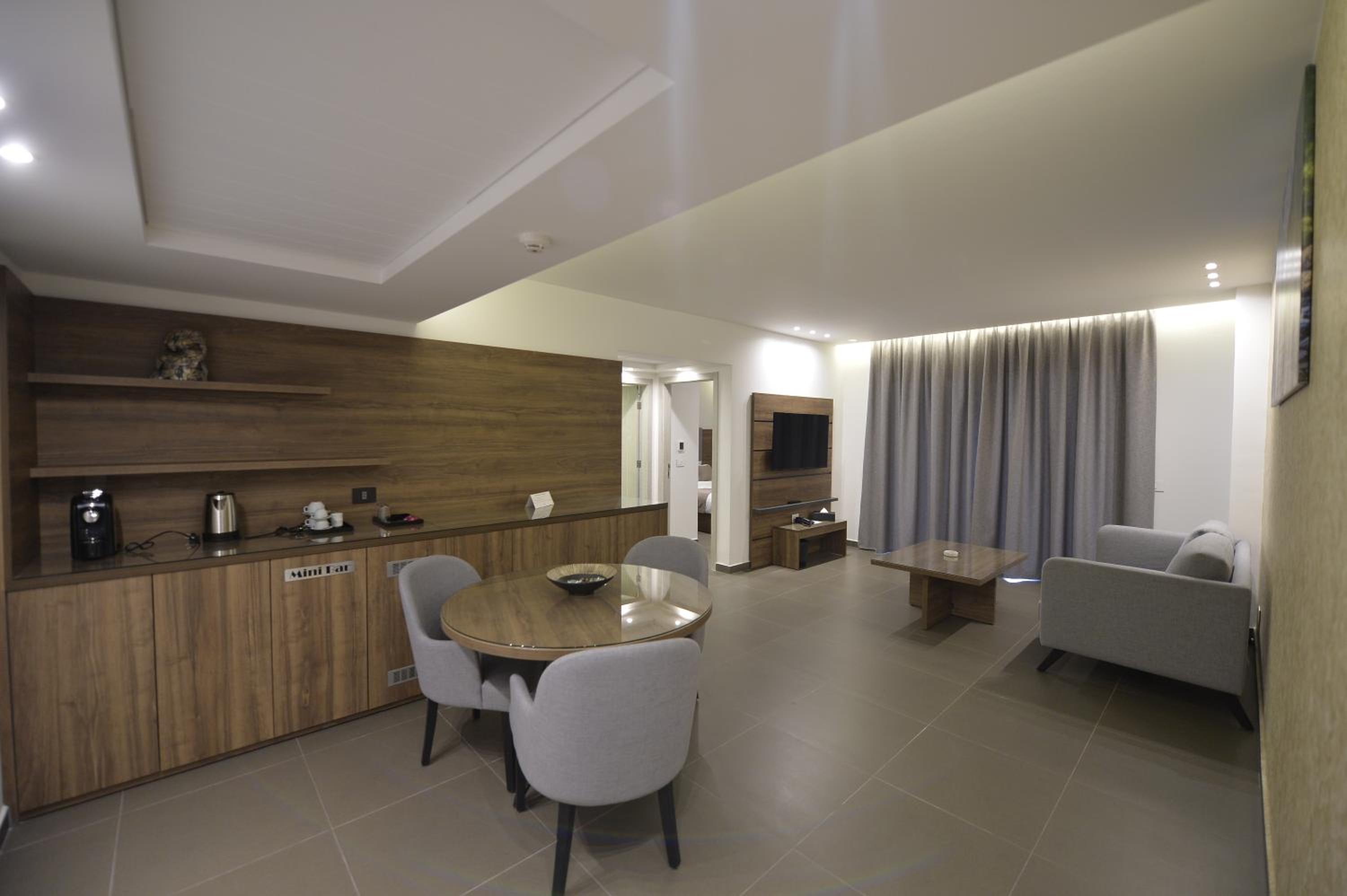Superior Suite - Photo 6